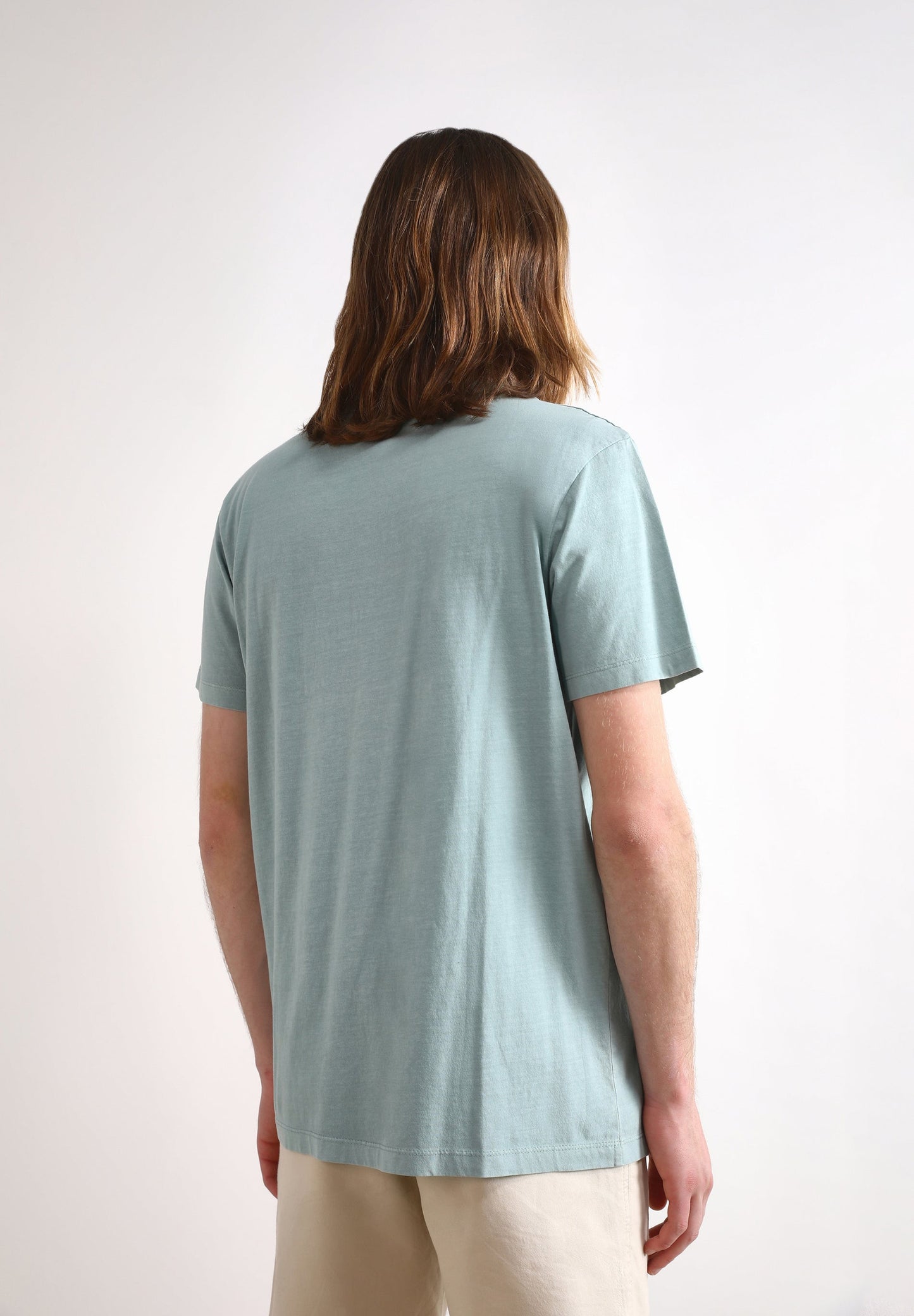 T-SHIRT BÁSICA COM LOGO