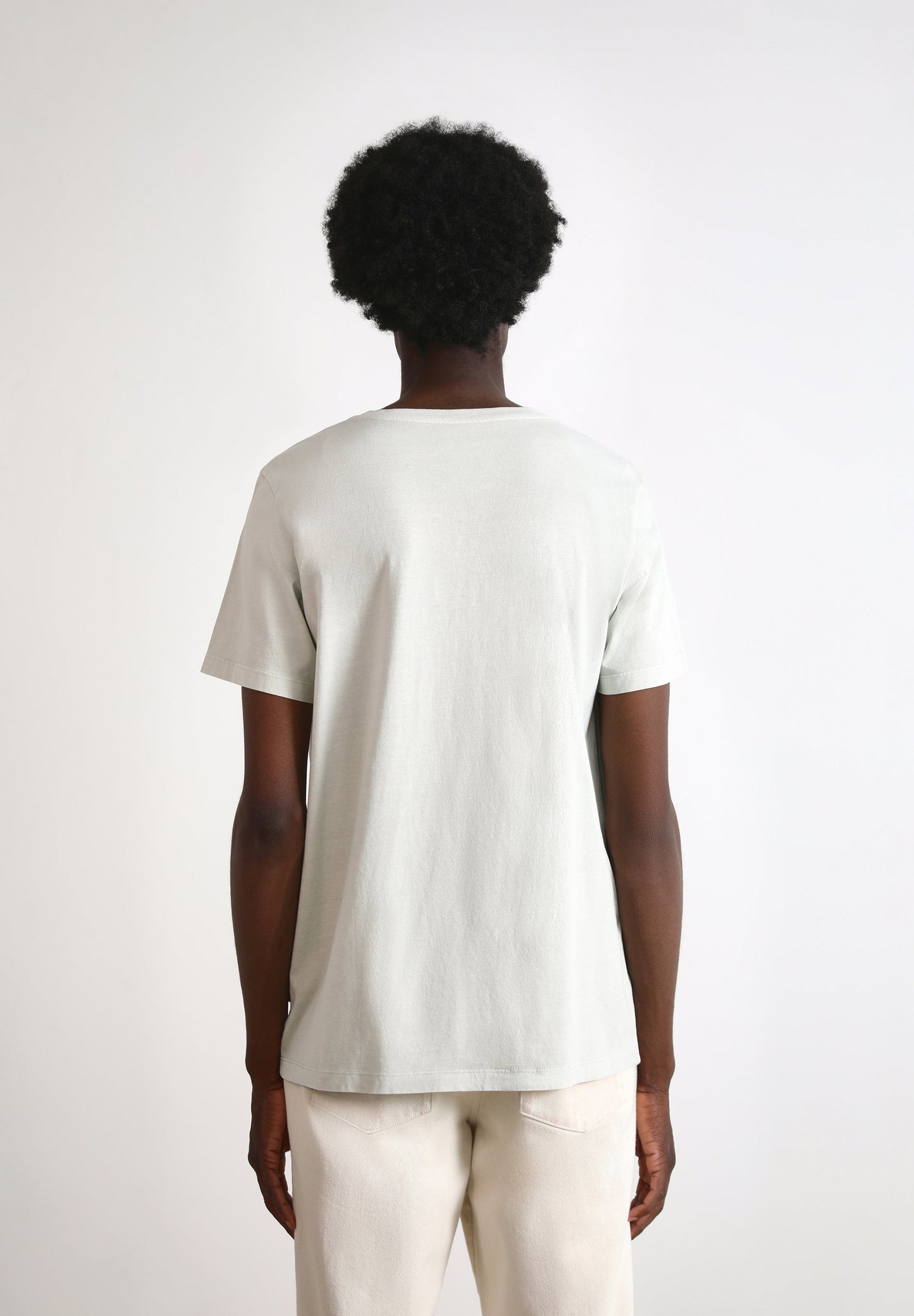 T-SHIRT BÁSICA COM LOGO