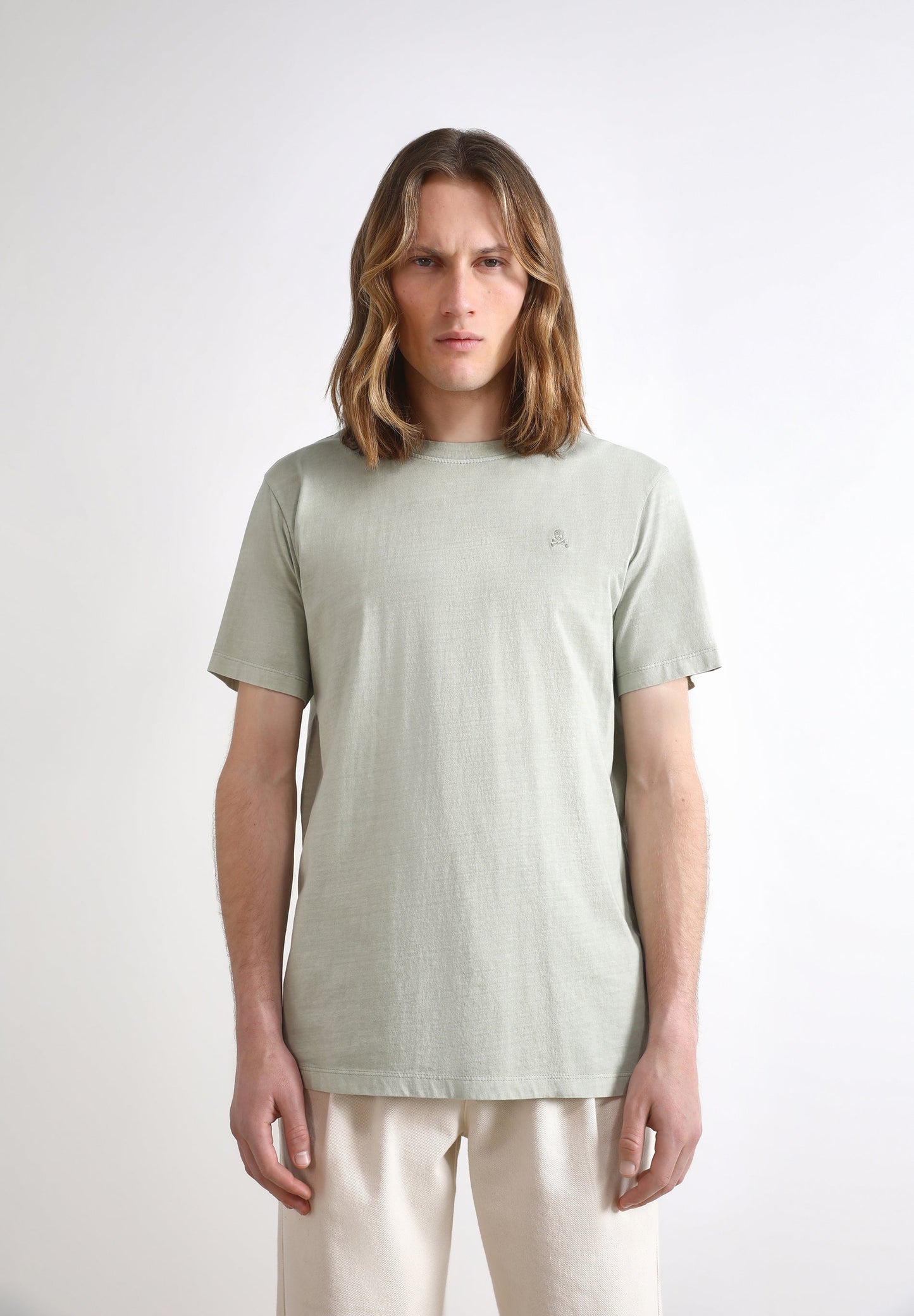 T-SHIRT BÁSICA COM LOGO