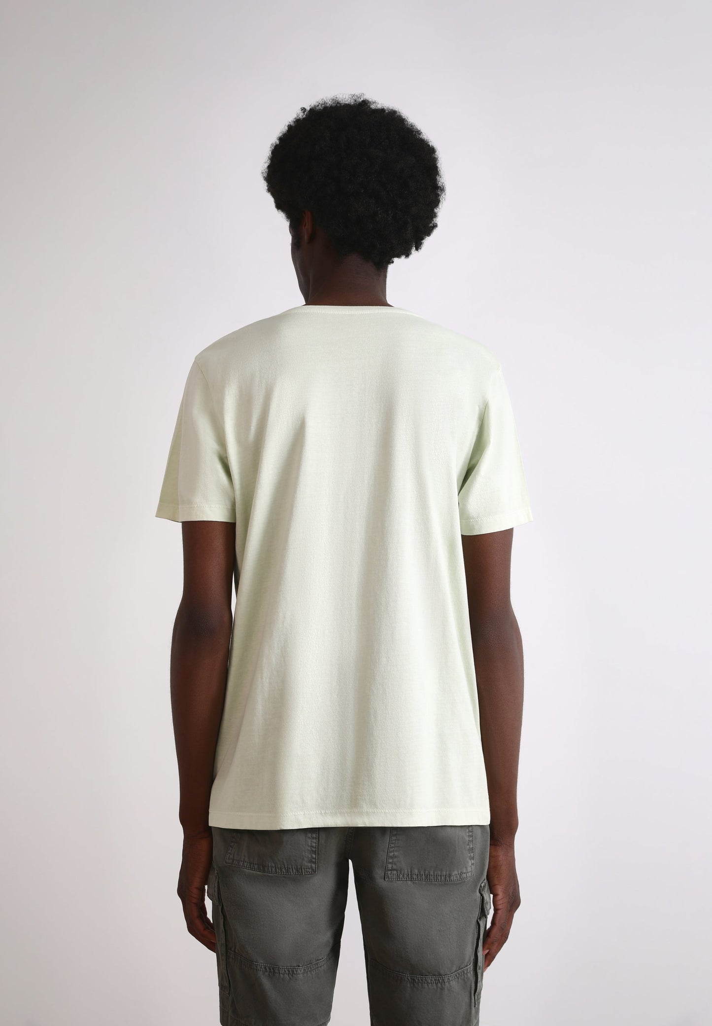 T-SHIRT BÁSICA COM LOGO