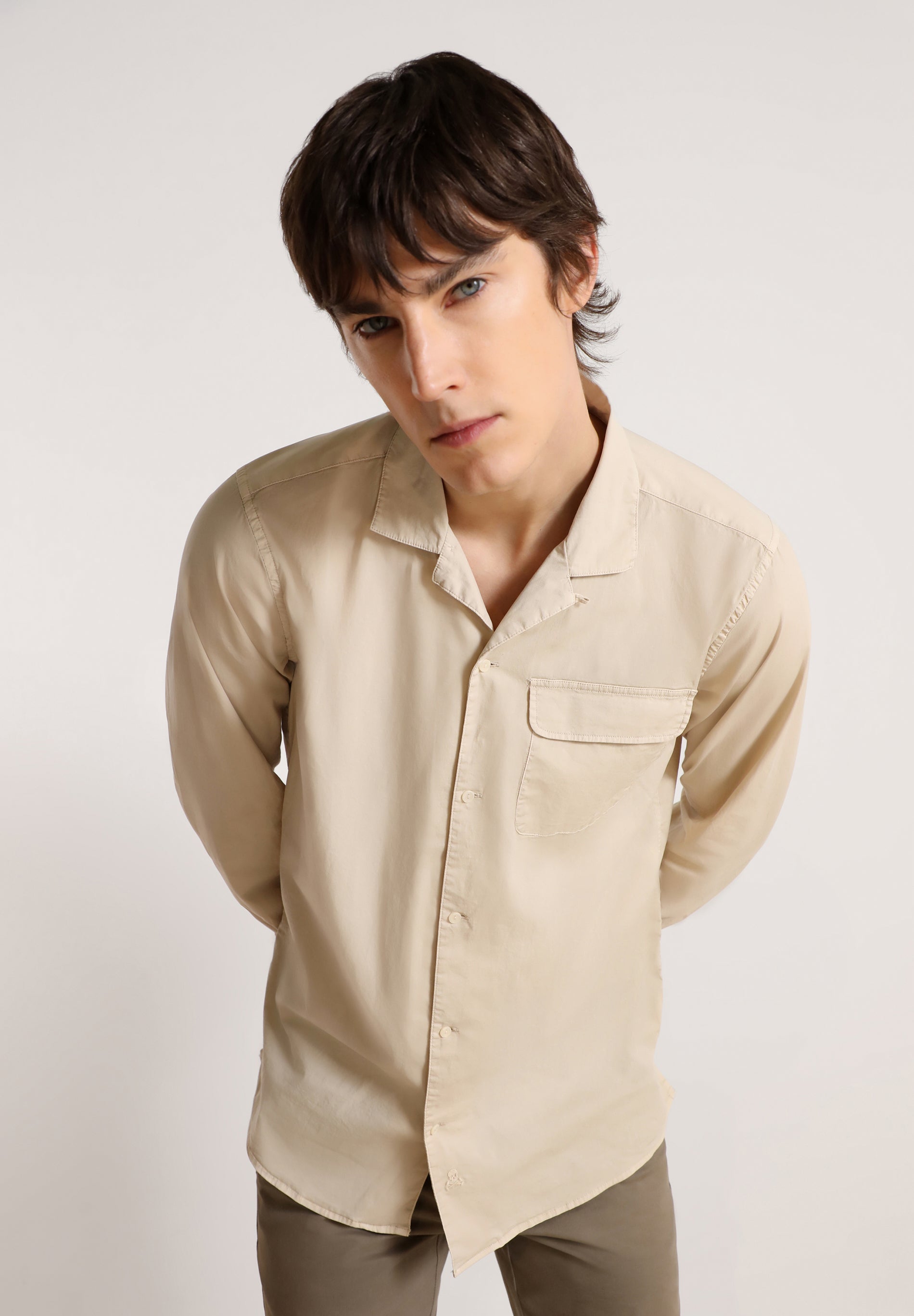 CAMISA TIPO PIJAMA COM BOLSO