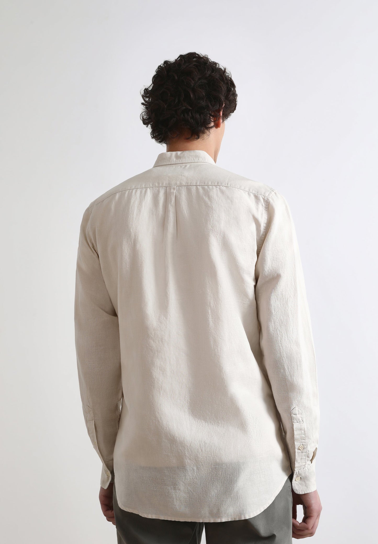 CAMISA COM COLARINHO DE BOTÕES