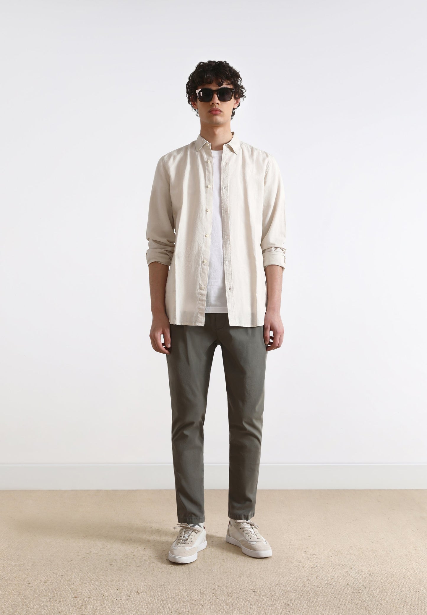 CAMISA COM COLARINHO DE BOTÕES