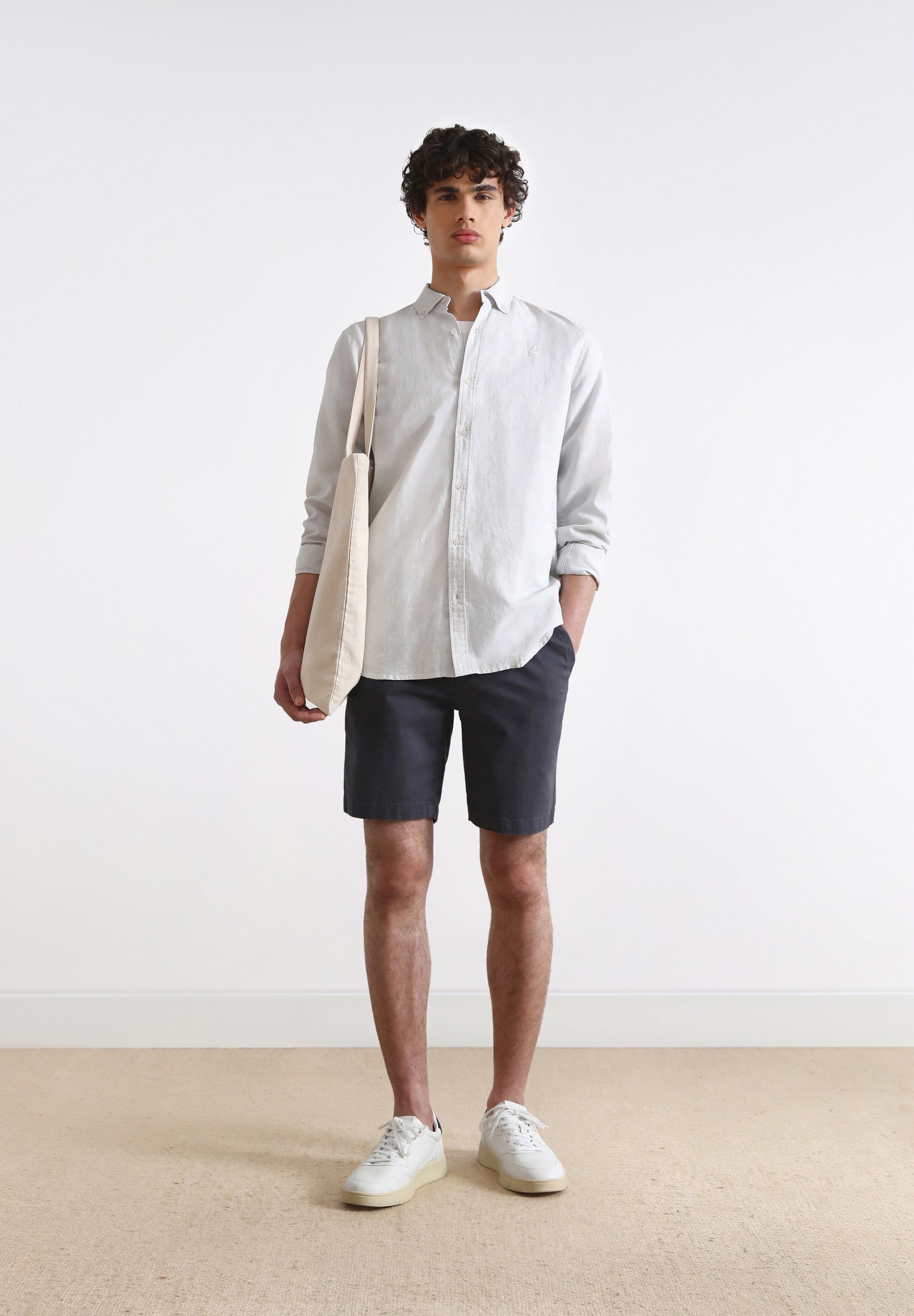 CAMISA COM COLARINHO DE BOTÕES