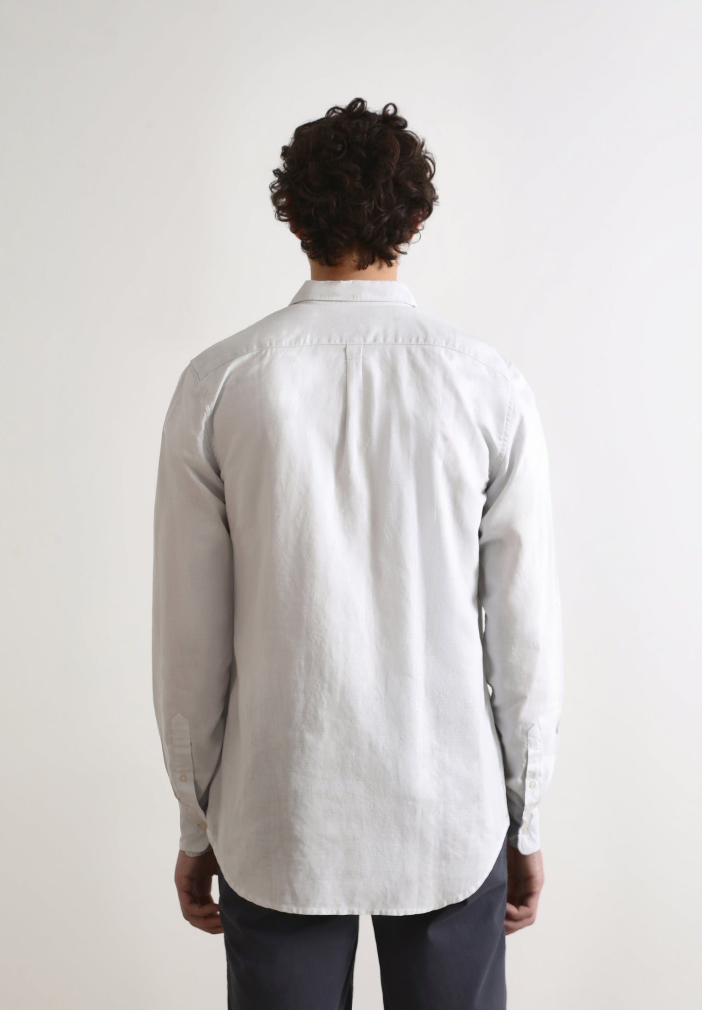 CAMISA COM COLARINHO DE BOTÕES