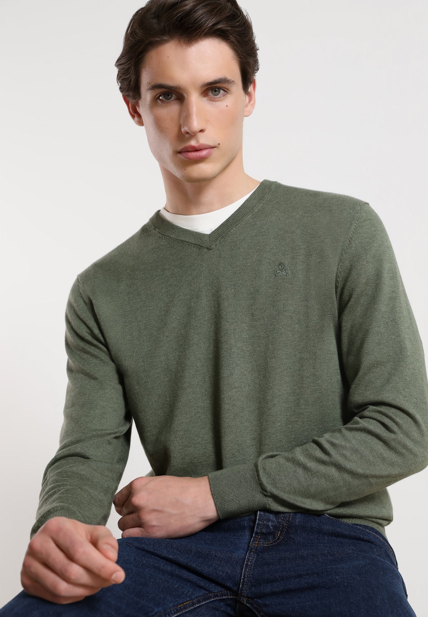 SWEATER DECOTE EM V COM LOGO