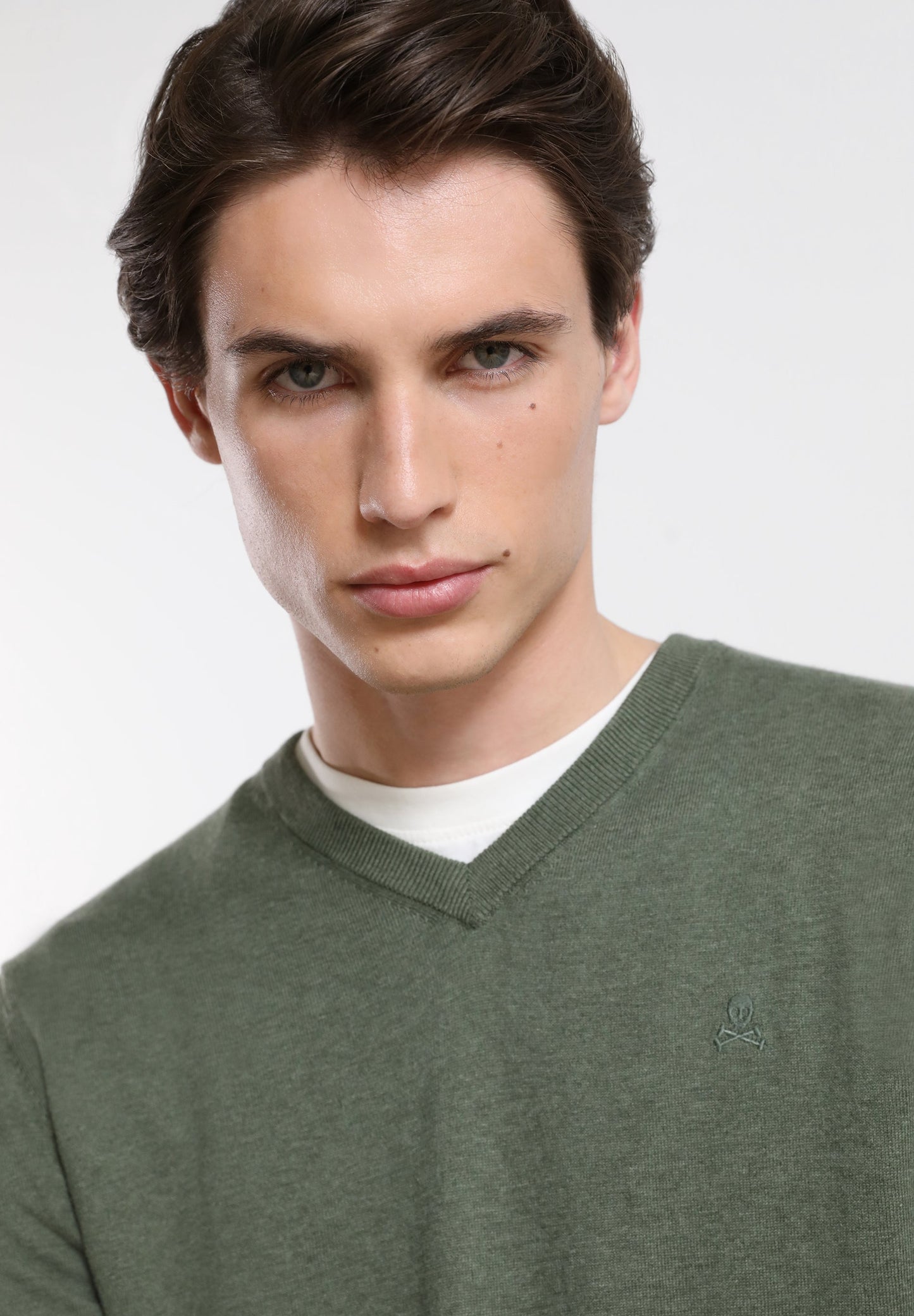 SWEATER DECOTE EM V COM LOGO