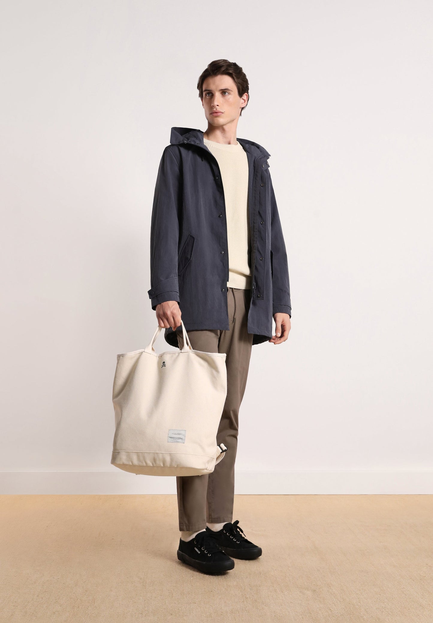 PARKA LEVE COM CAPUZ