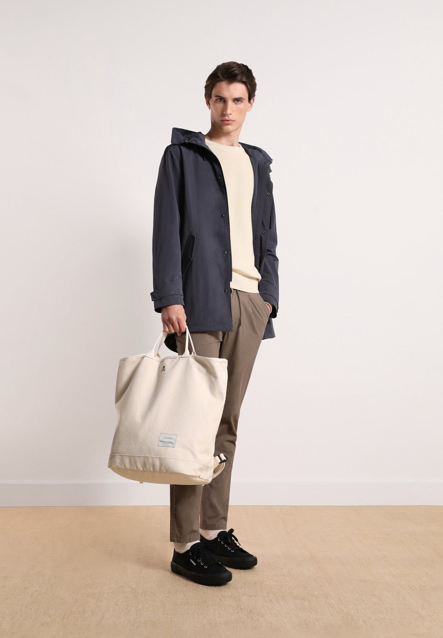 PARKA LEVE COM CAPUZ