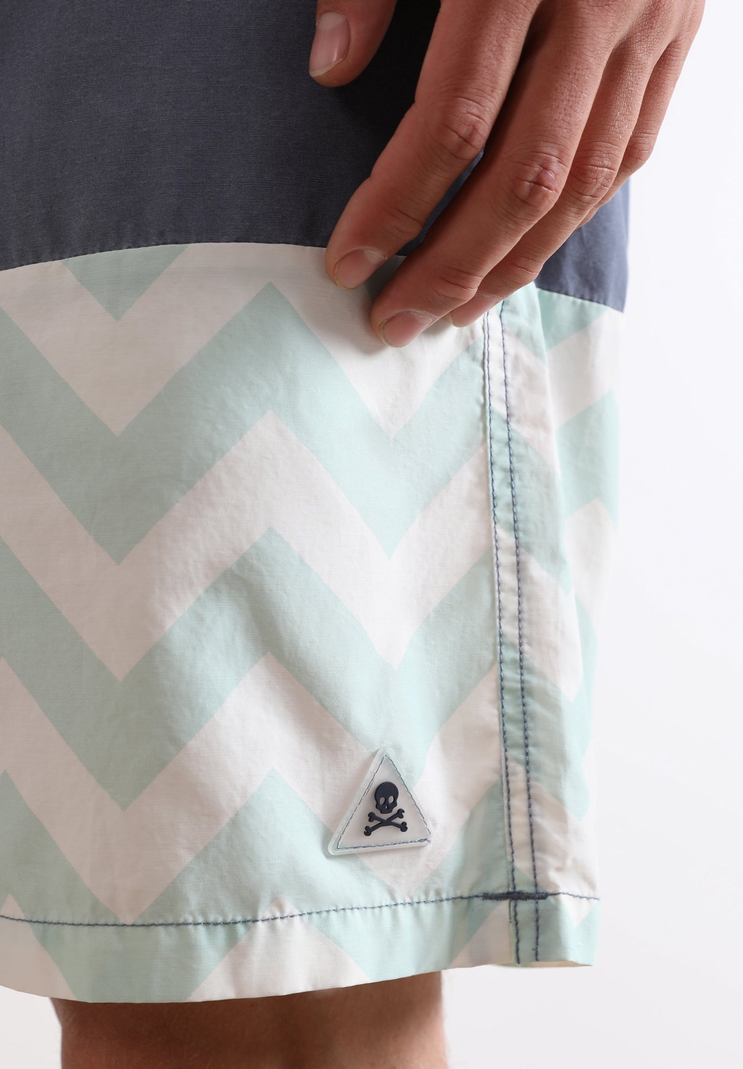 CALÇÕES DE BANHO COM PADRÃO ZIGUEZAGUE