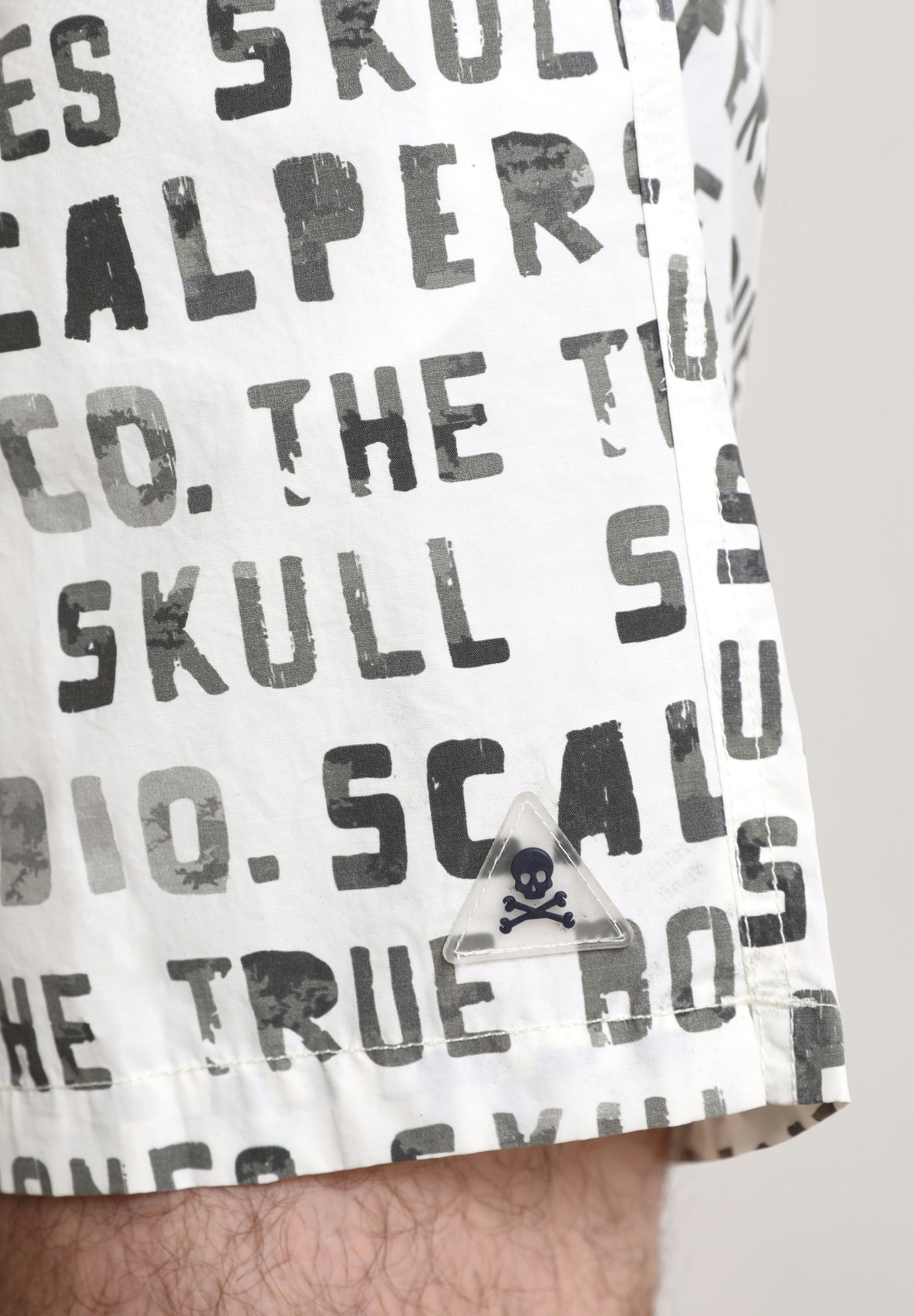 CALÇÕES DE BANHO COM PADRÃO DE MENSAGEM