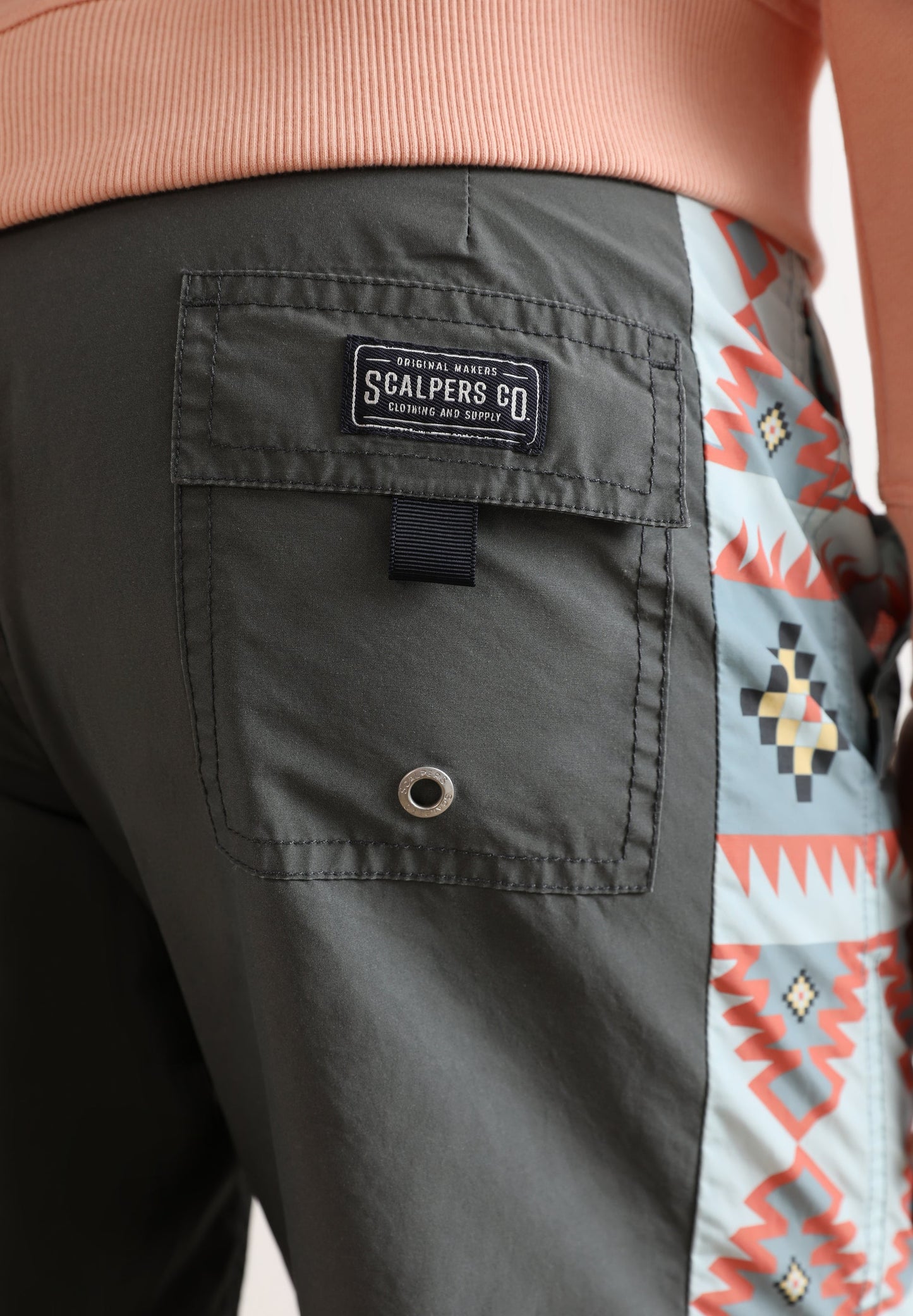 CALÇÕES DE BANHO COM PADRÃO ÉTNICO LATERAL