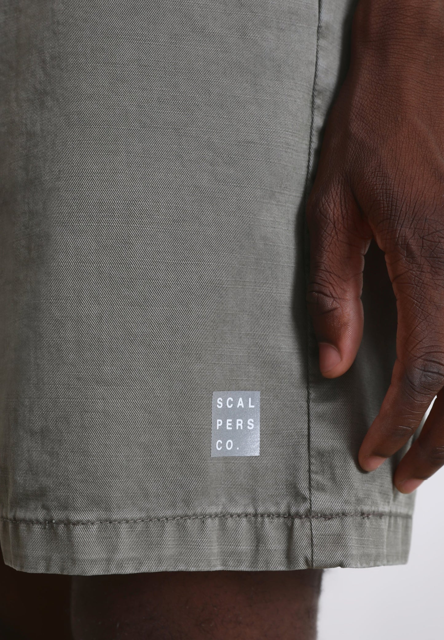 CALÇÕES BERMUDA COM CORDÃO