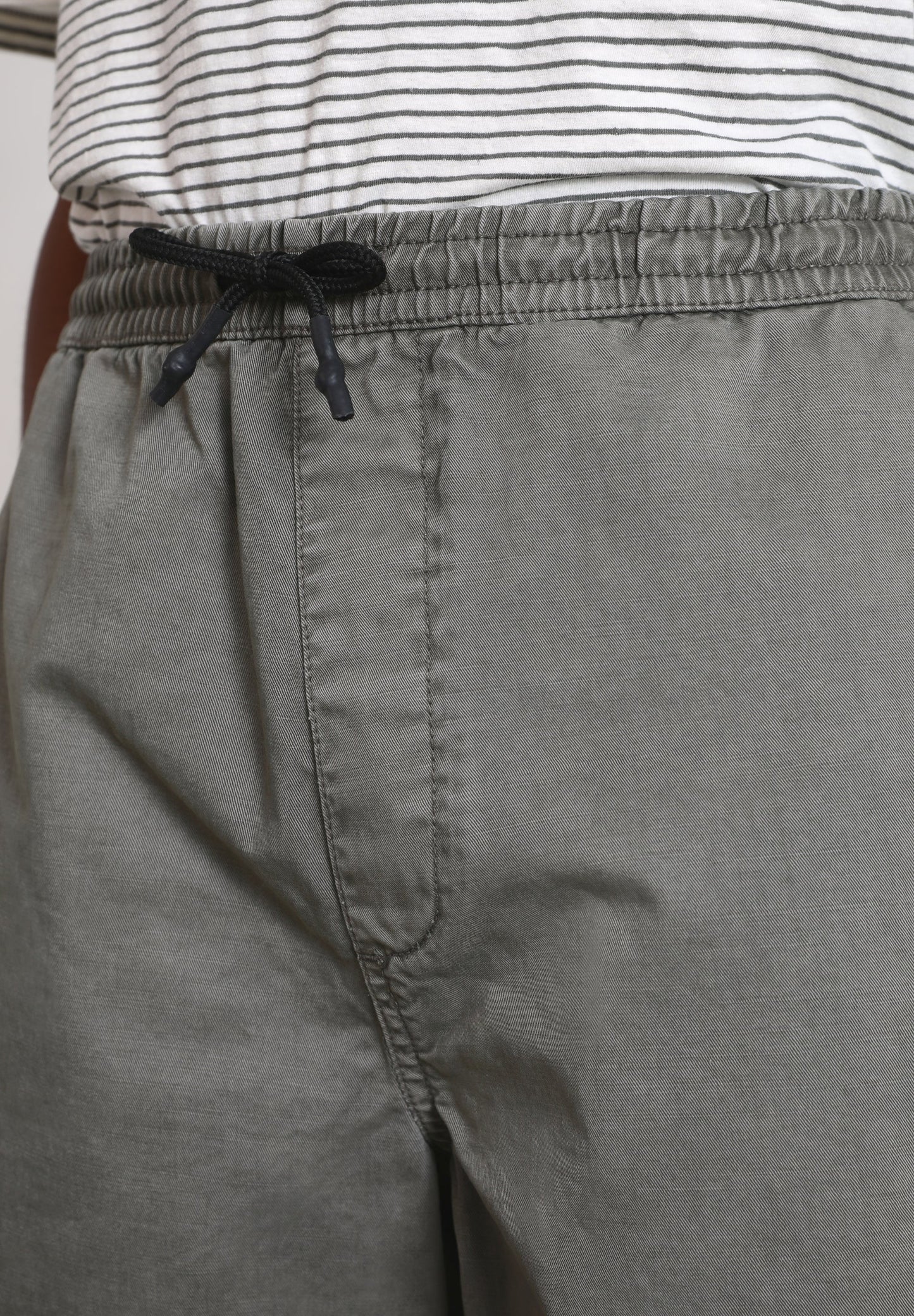 CALÇÕES BERMUDA COM CORDÃO