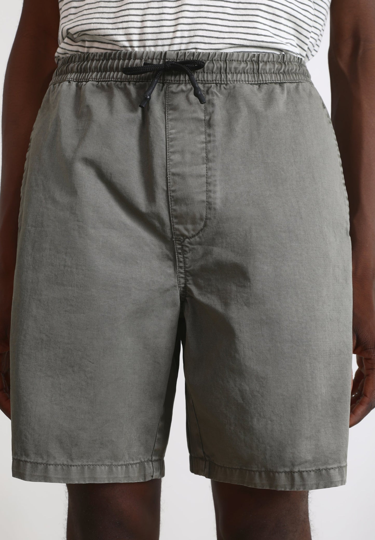 CALÇÕES BERMUDA COM CORDÃO