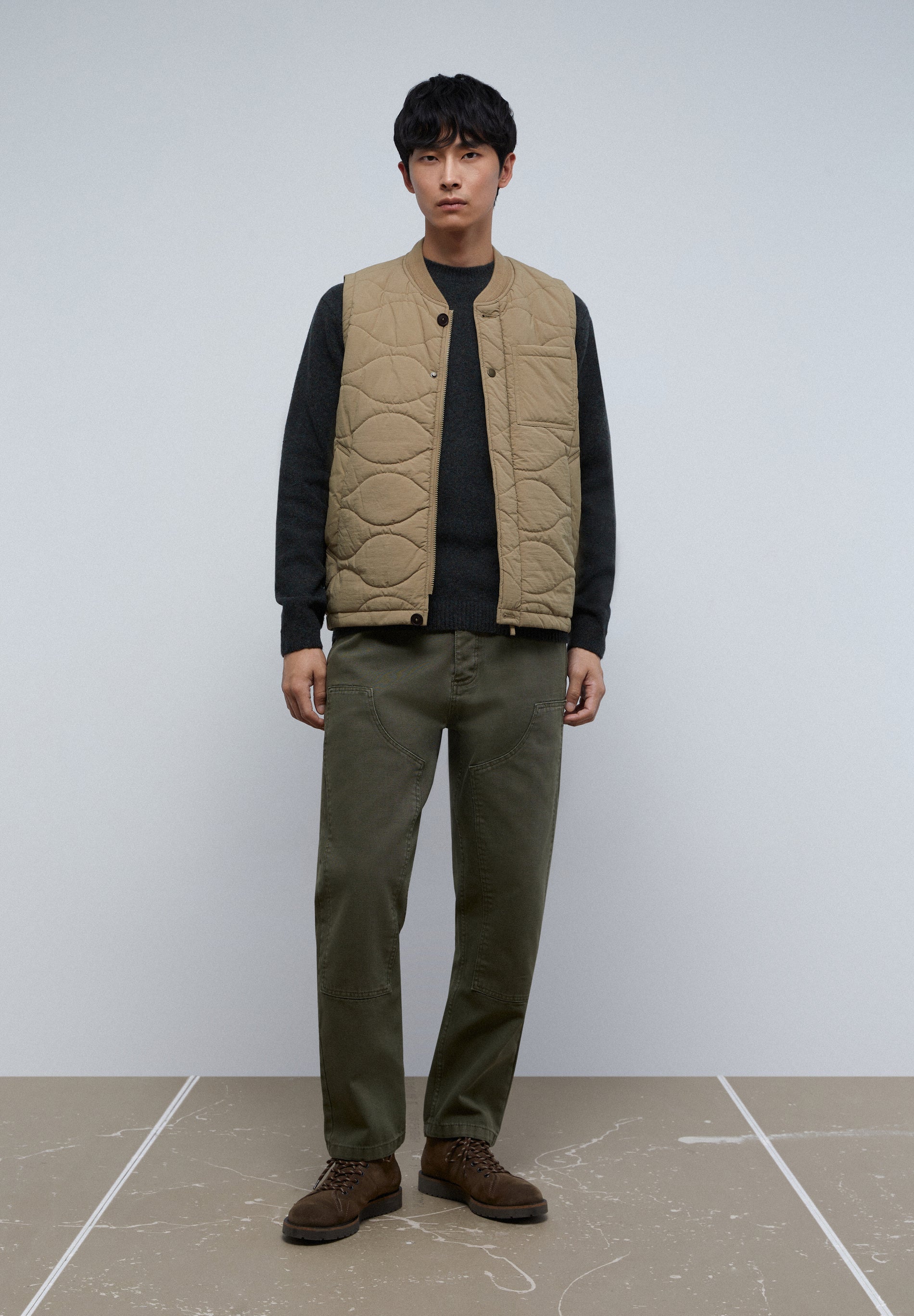 CALÇAS DE SARJA REMENDADAS