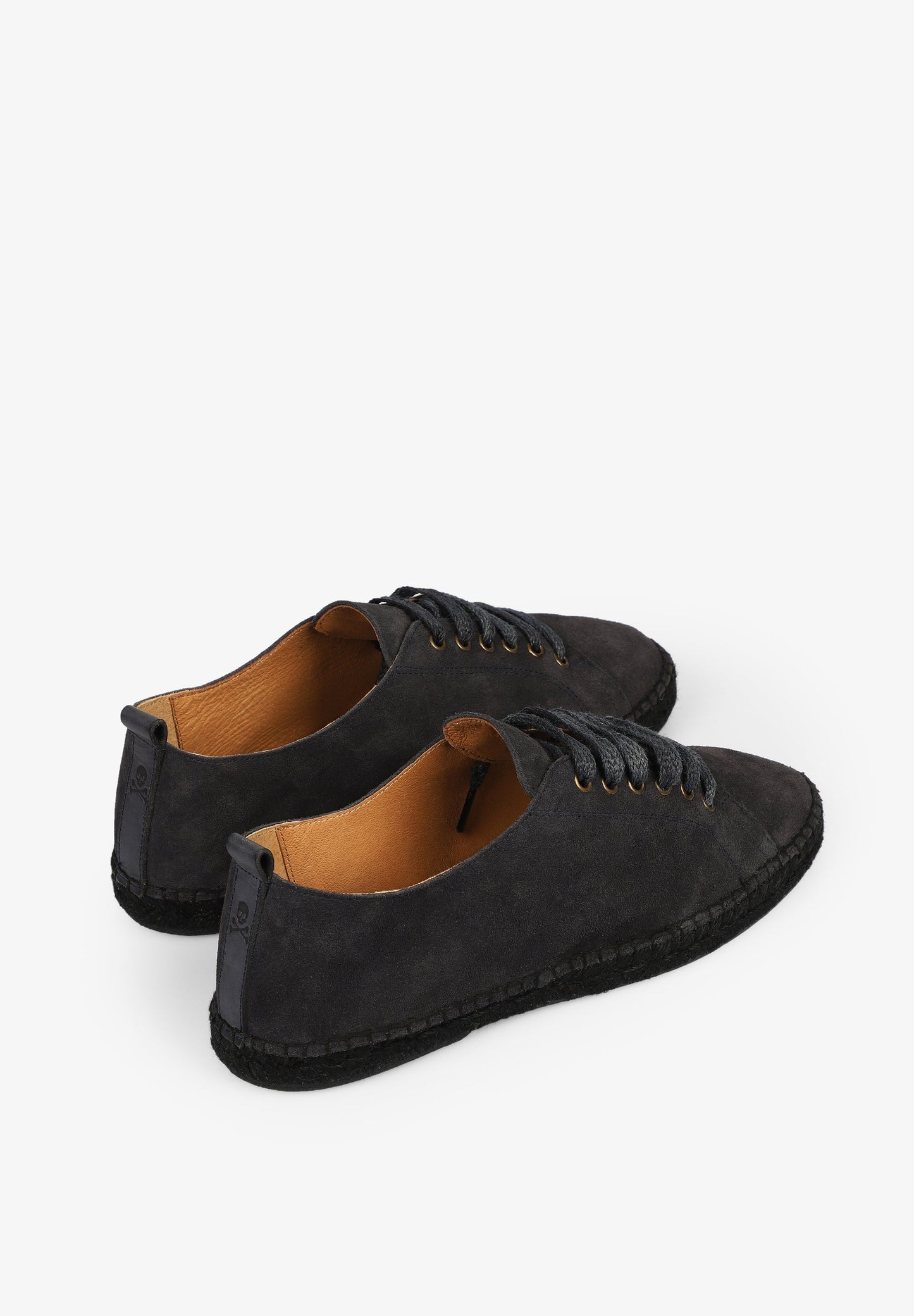 ALPERGATAS COM CORDÕES EM CROUTE