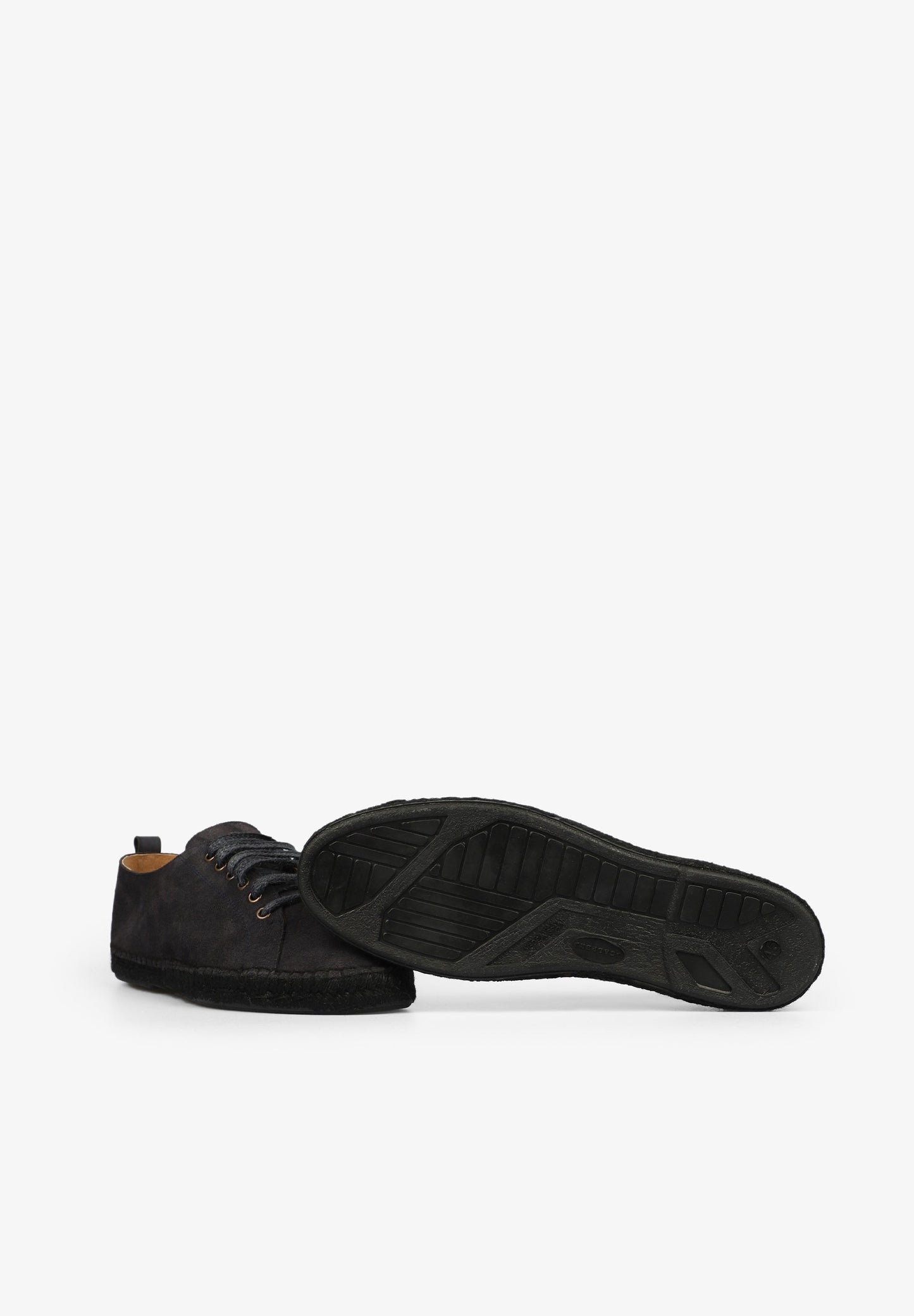 ALPERGATAS COM CORDÕES EM CROUTE