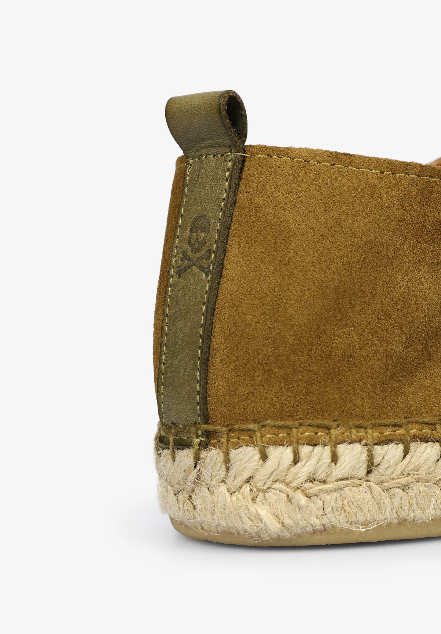 ALPERGATAS COM CORDÕES EM CROUTE