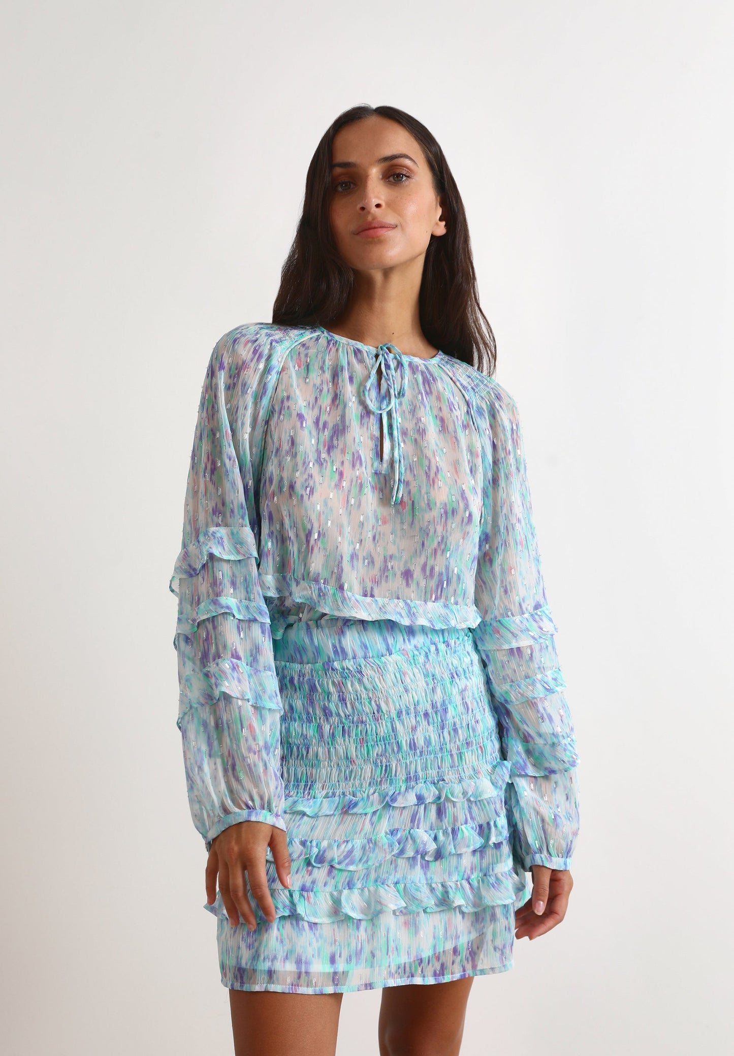 BLUSA COM PADRÃO DE PORMENORES