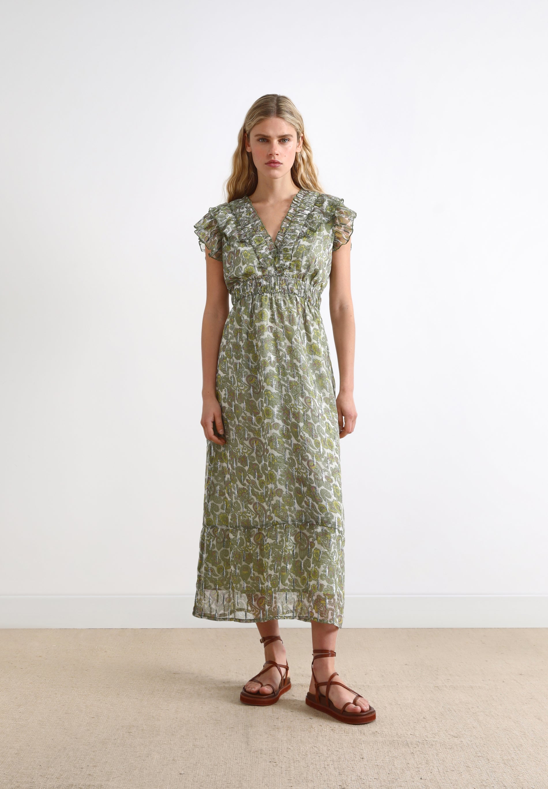 VESTIDO COM PADRÃO PAISLEY