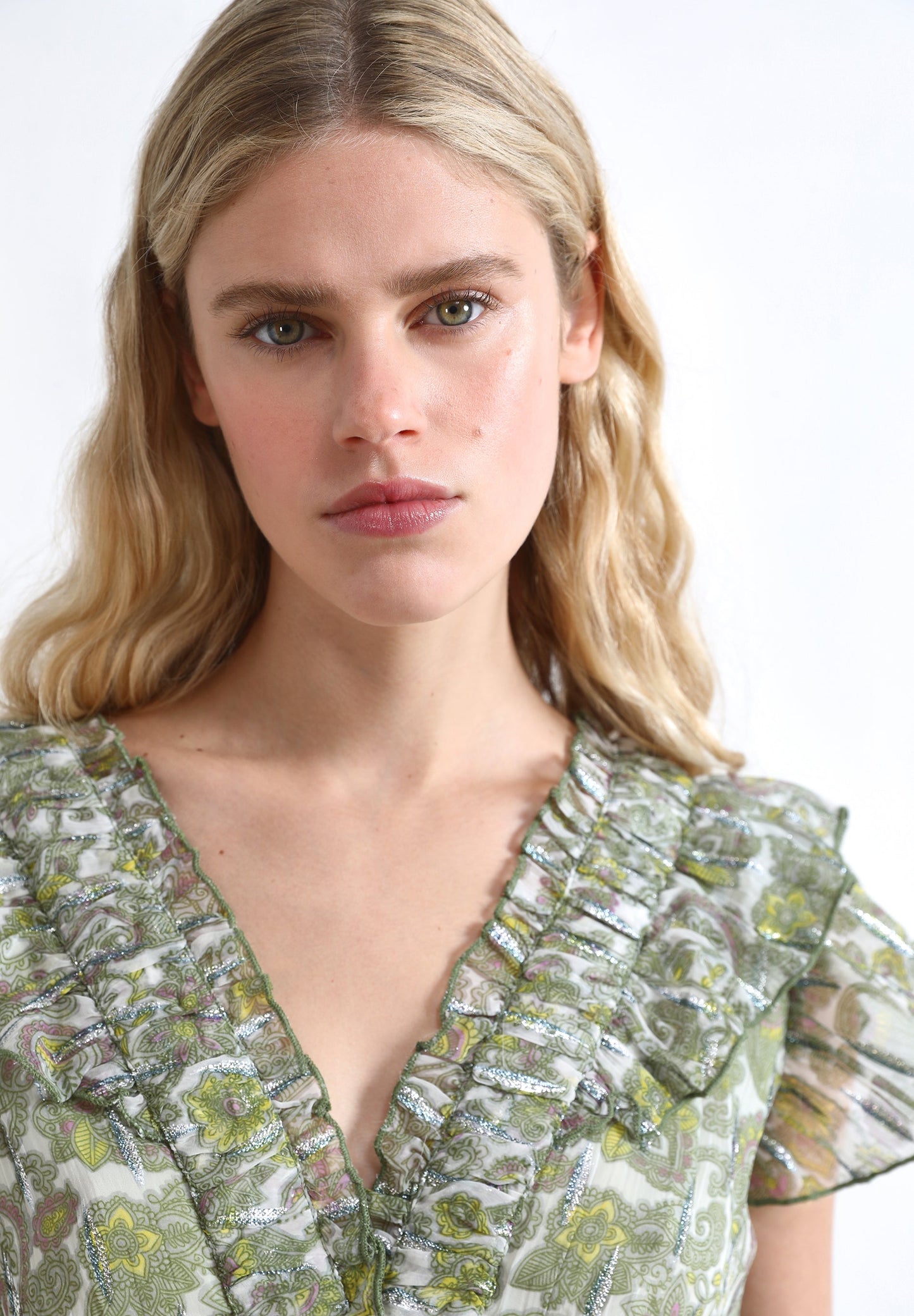 VESTIDO COM PADRÃO PAISLEY