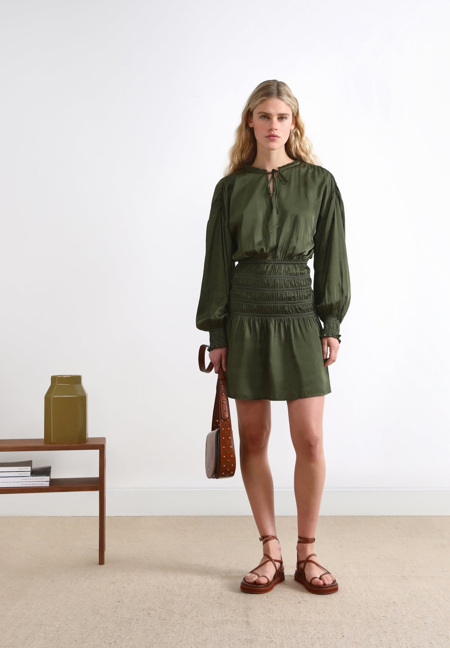 VESTIDO MINI EM FAVO DE MEL