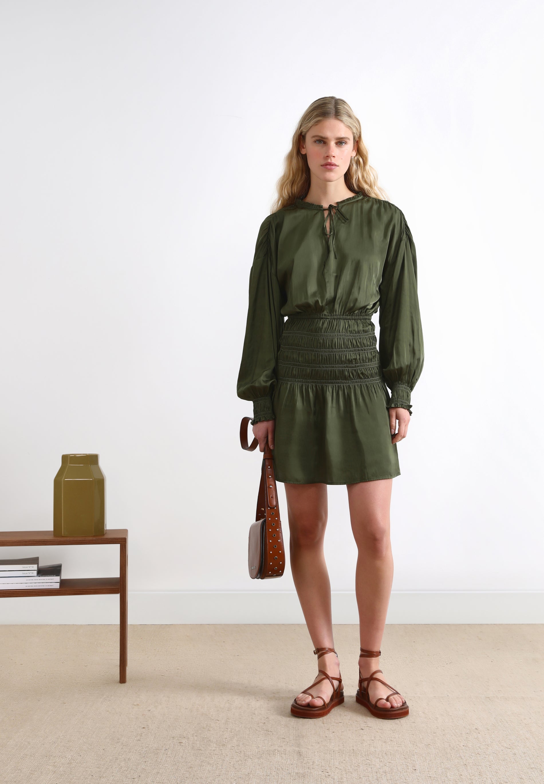 VESTIDO MINI EM FAVO DE MEL