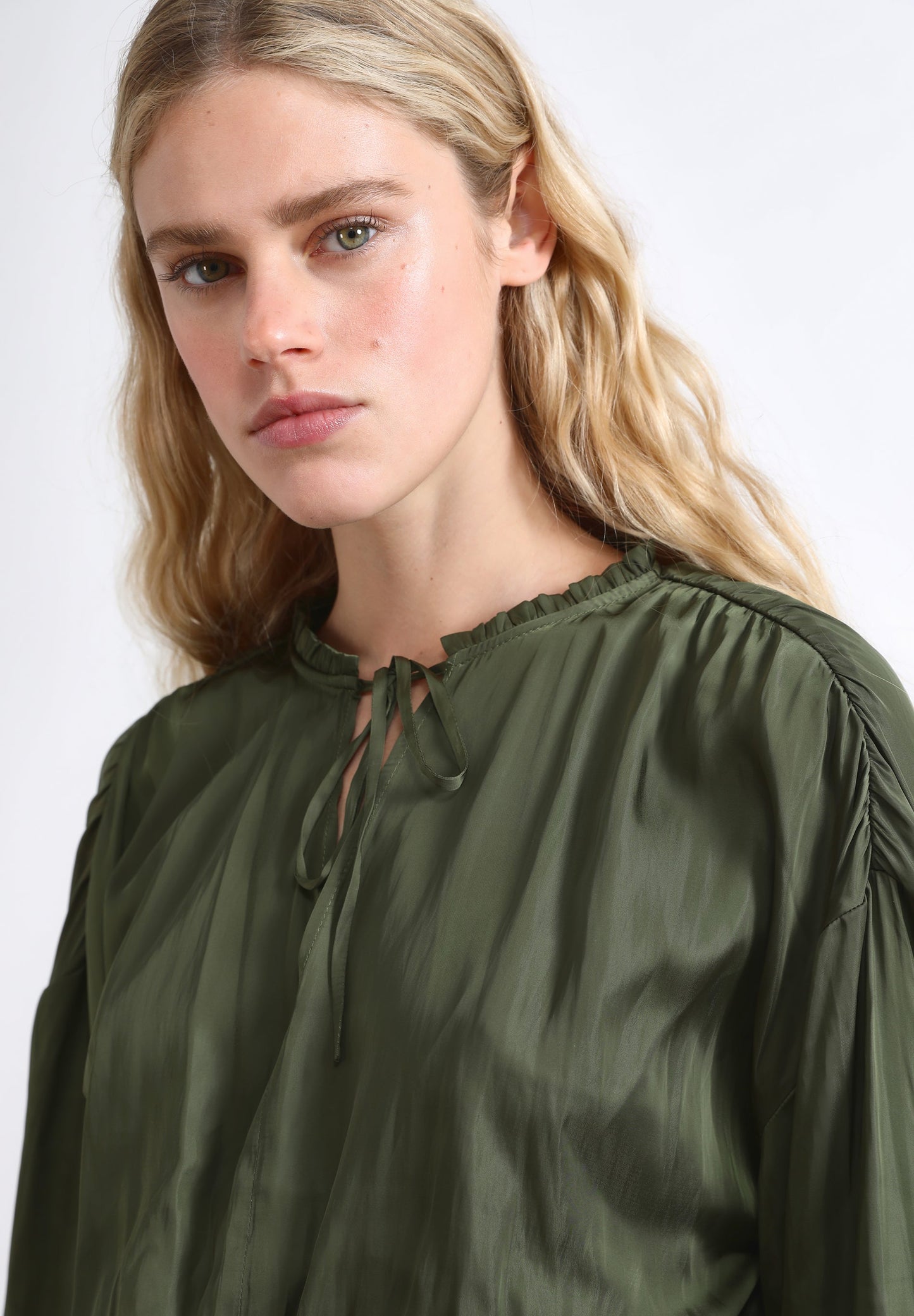 VESTIDO MINI EM FAVO DE MEL