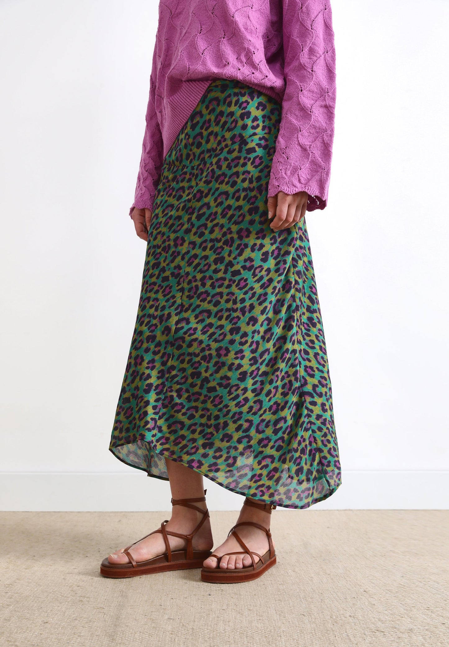 SAIA COM ESTAMPADO ANIMAL