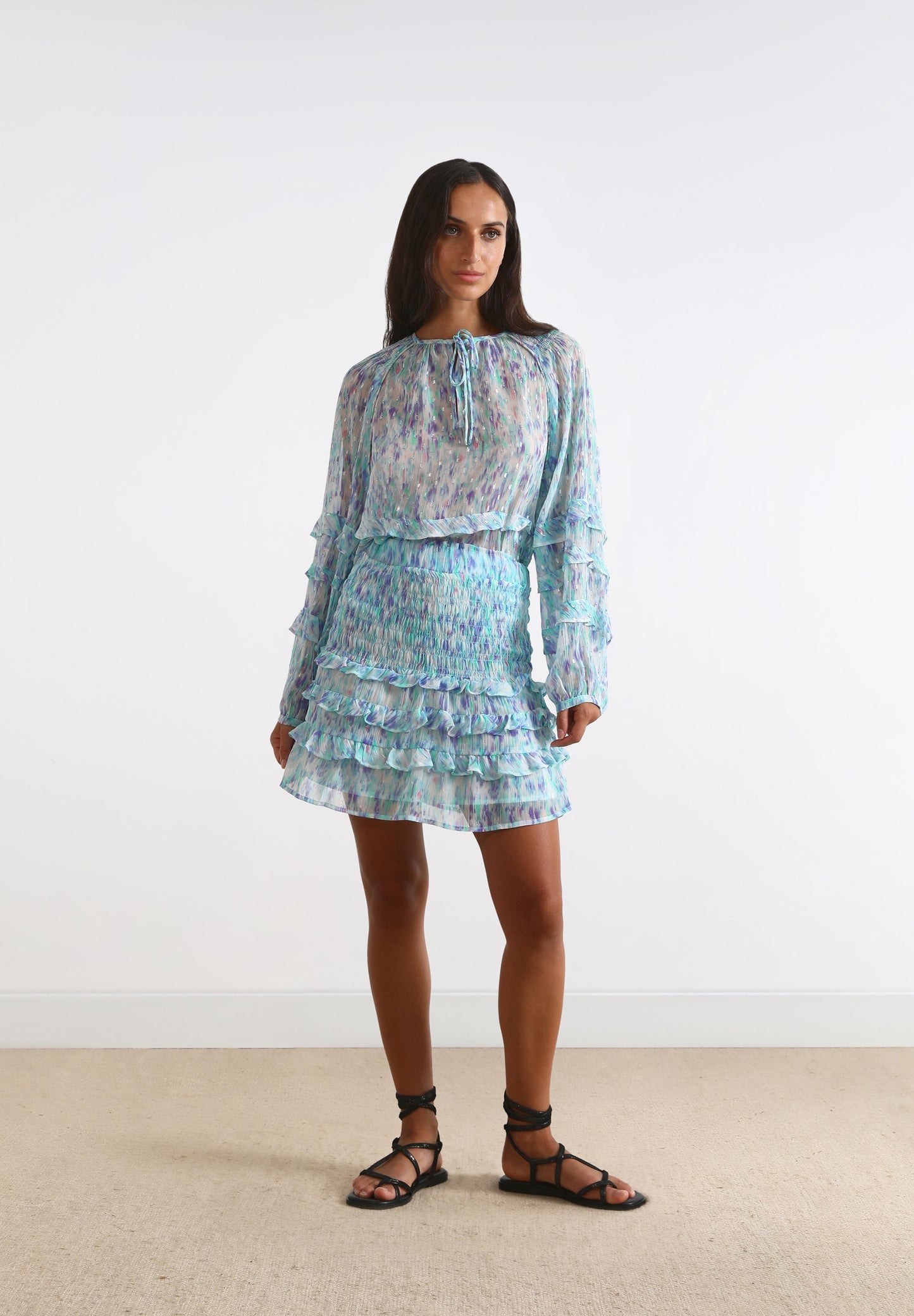 BLUSA COM PADRÃO DE PORMENORES