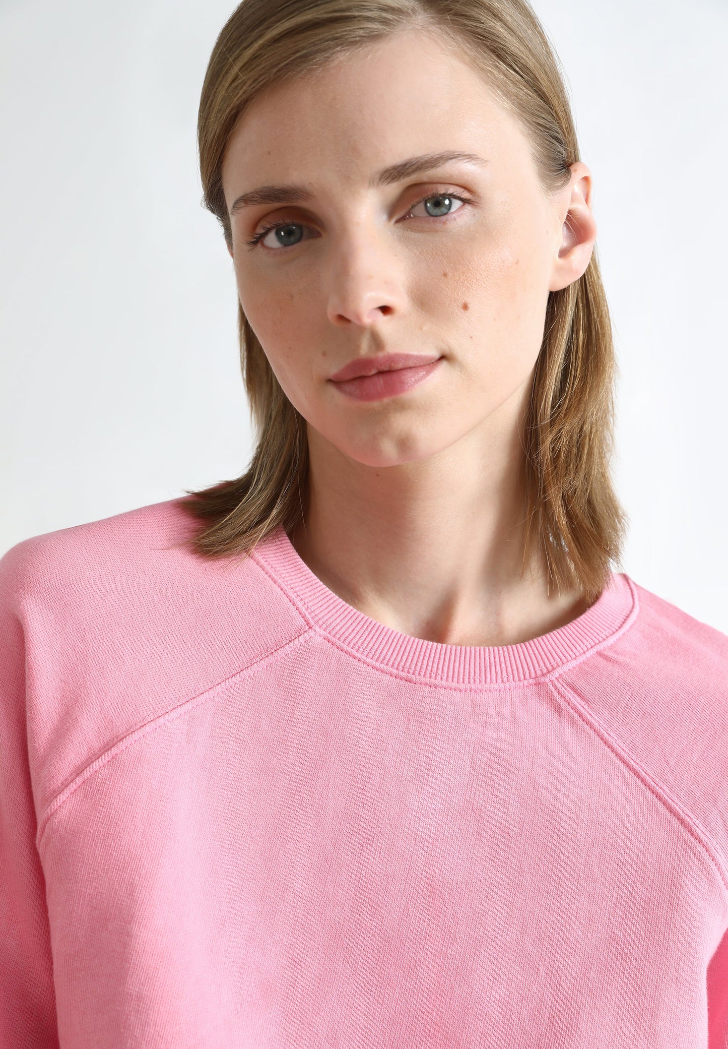 SWEATSHIRT DESBOTADA COM MANGA RAGLÃ