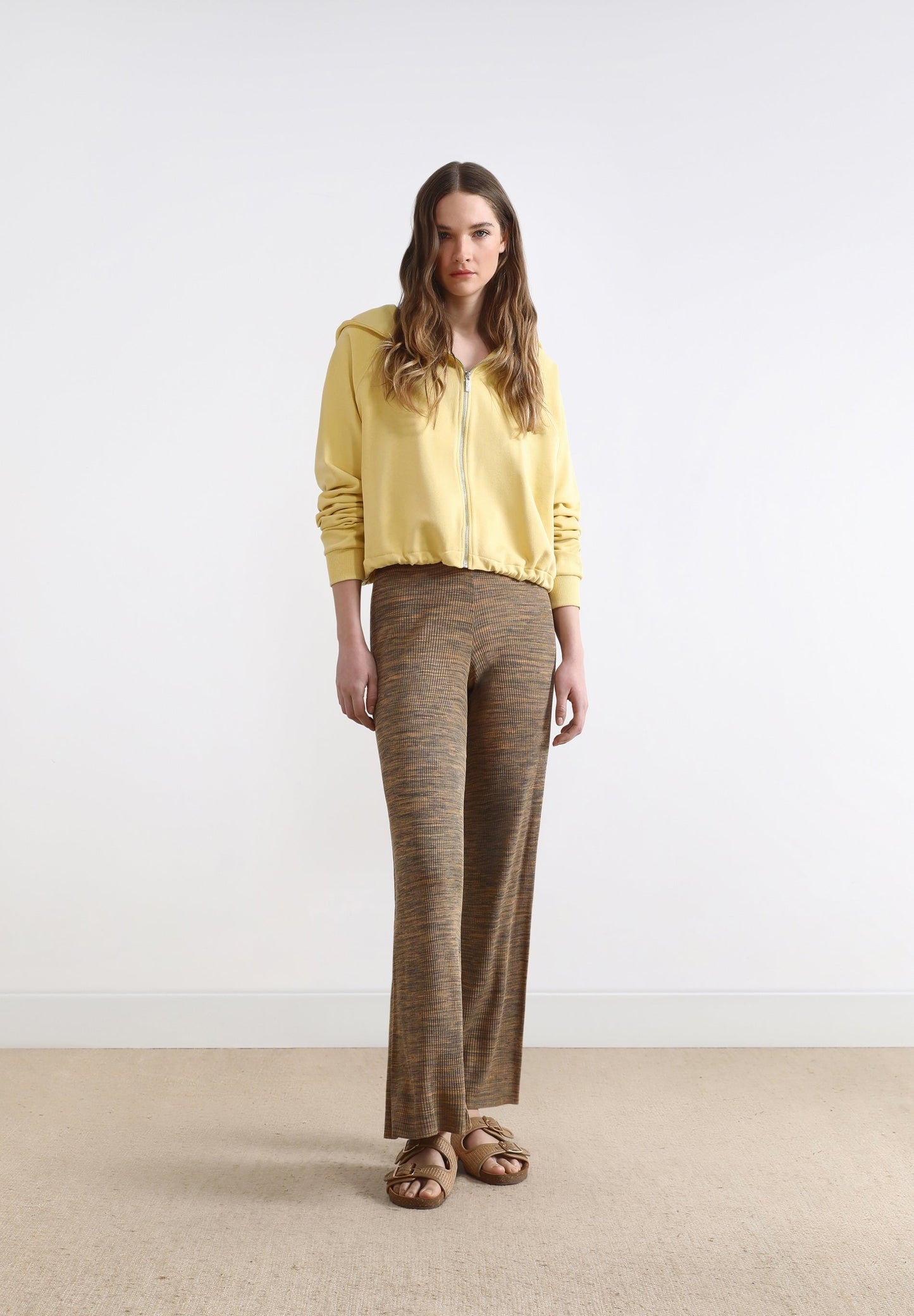 SWEATSHIRT COM ZIP E TACHAS