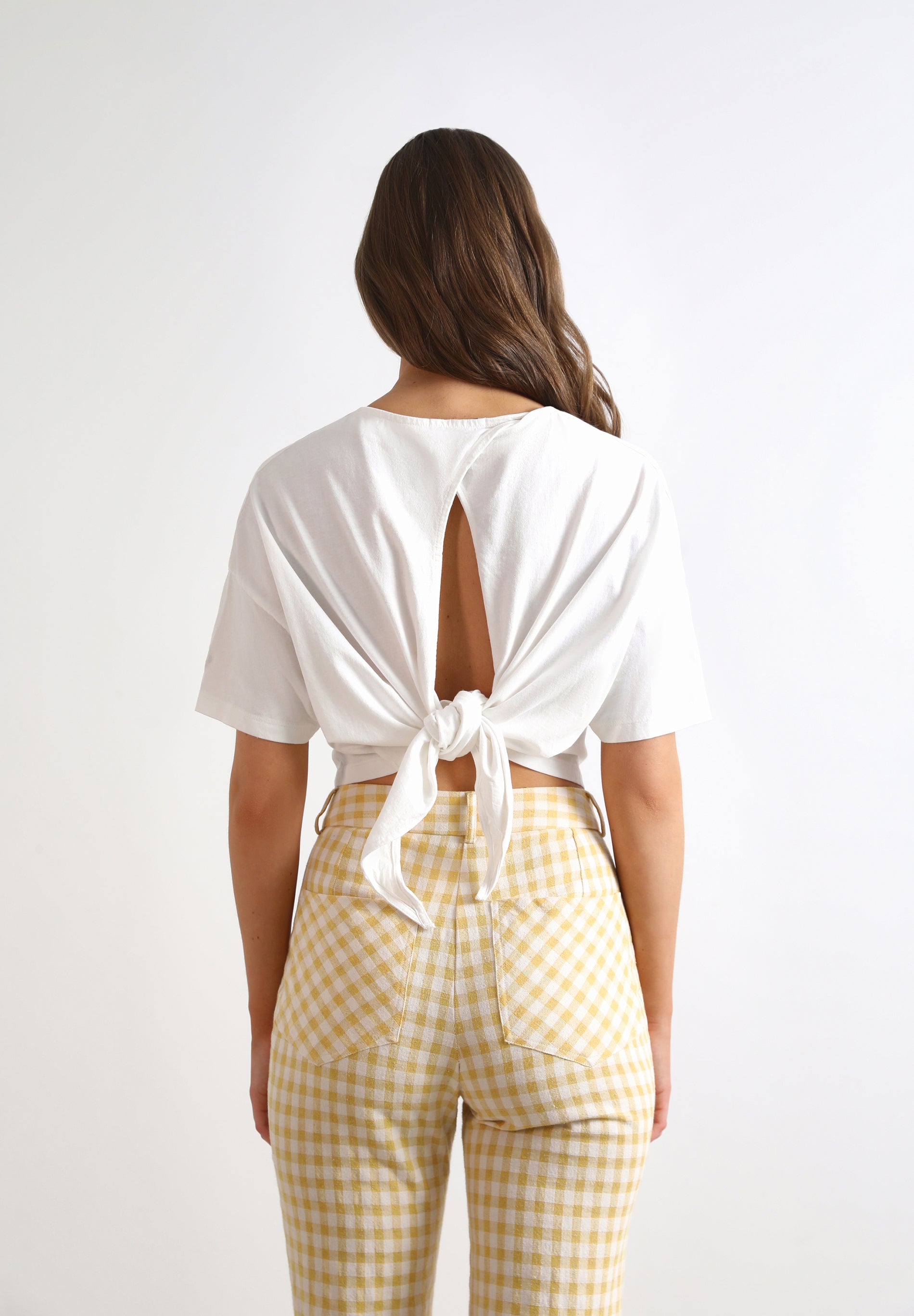 T-SHIRT COM LAÇO ATRÁS