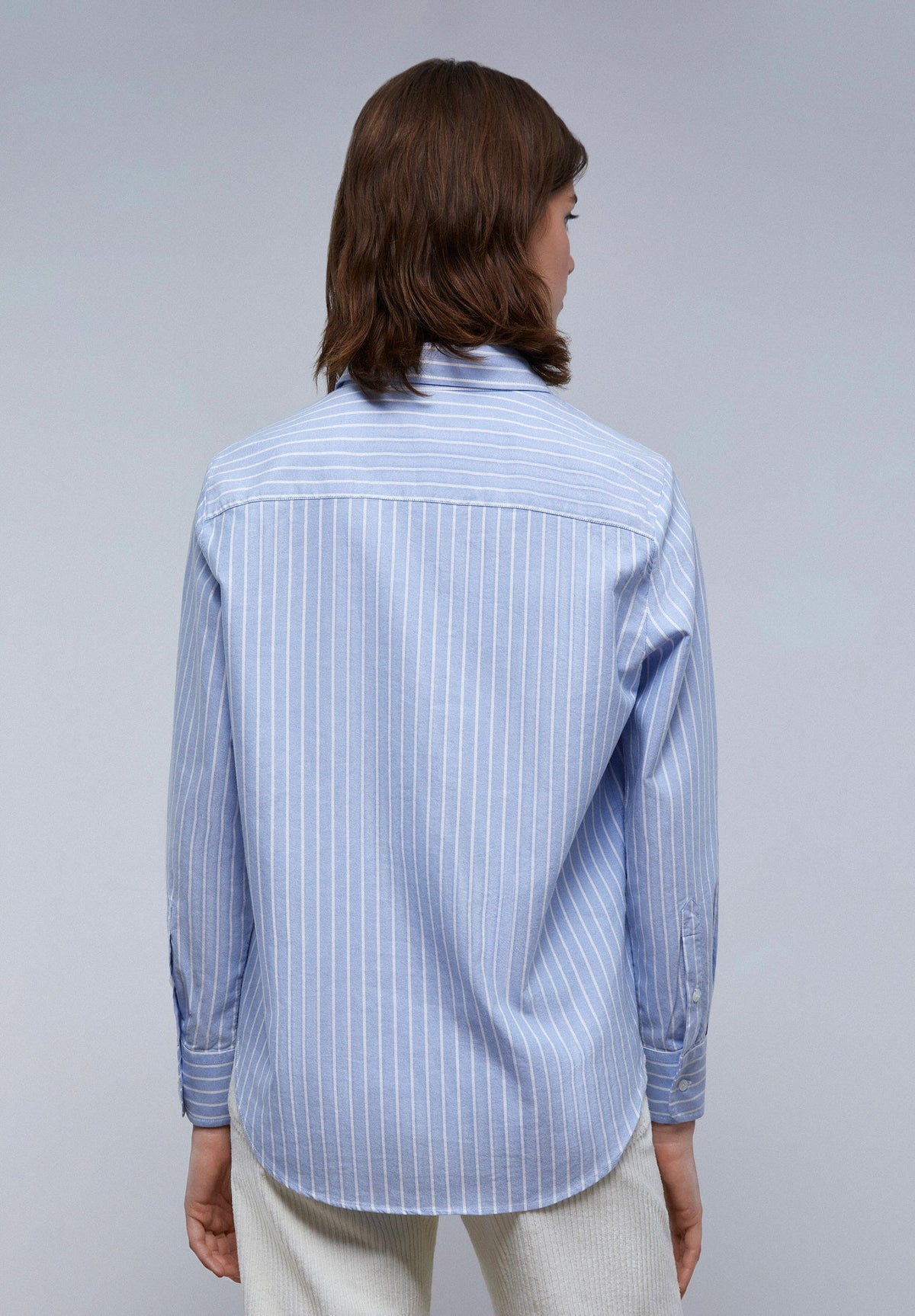 CAMISA CLÁSSICA COM BORDADO NO PEITO