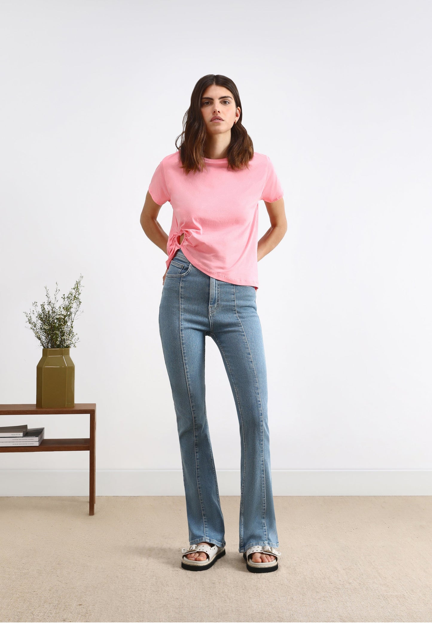 T-SHIRT COM ABERTURA CORAÇÃO