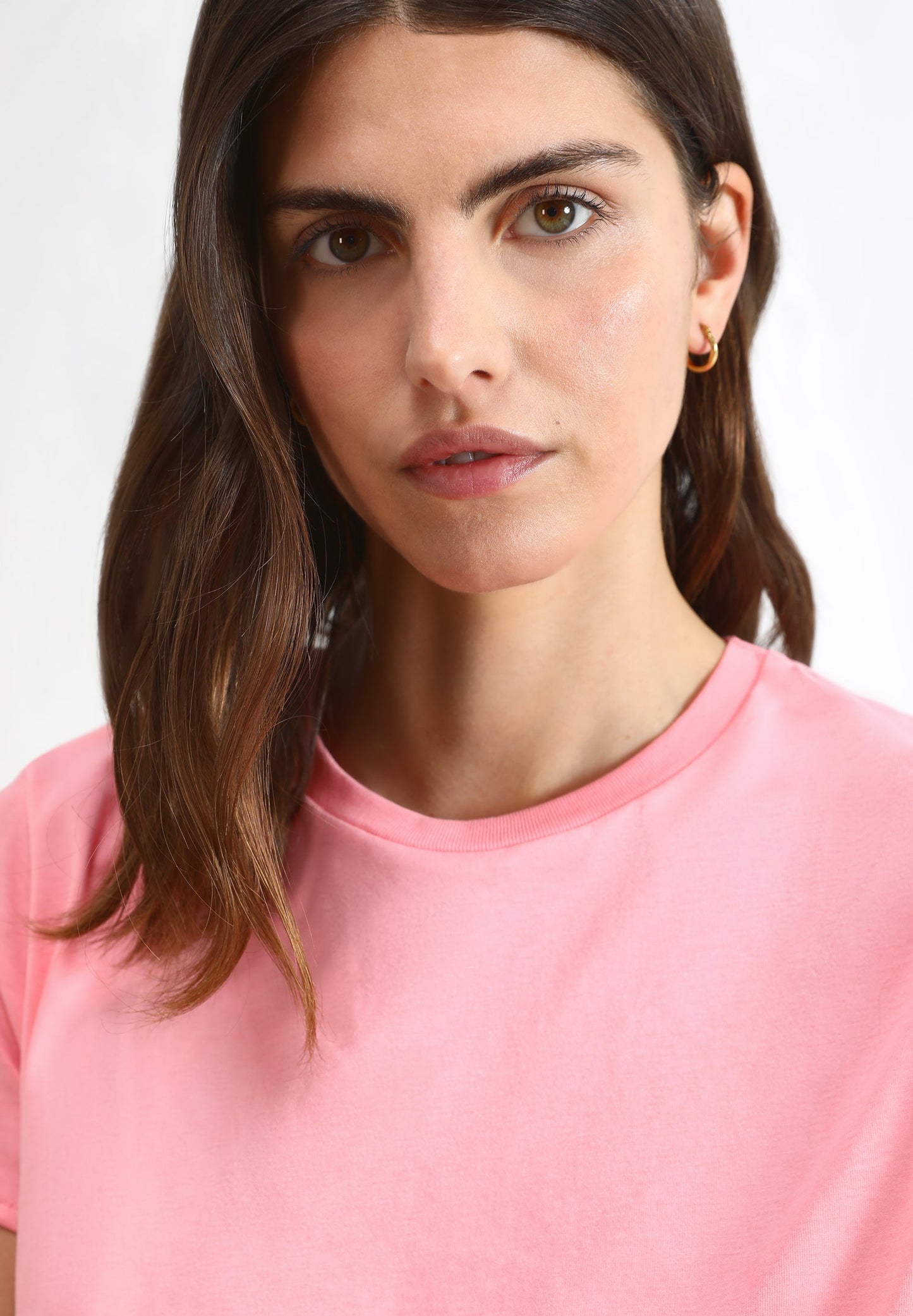 T-SHIRT COM ABERTURA CORAÇÃO