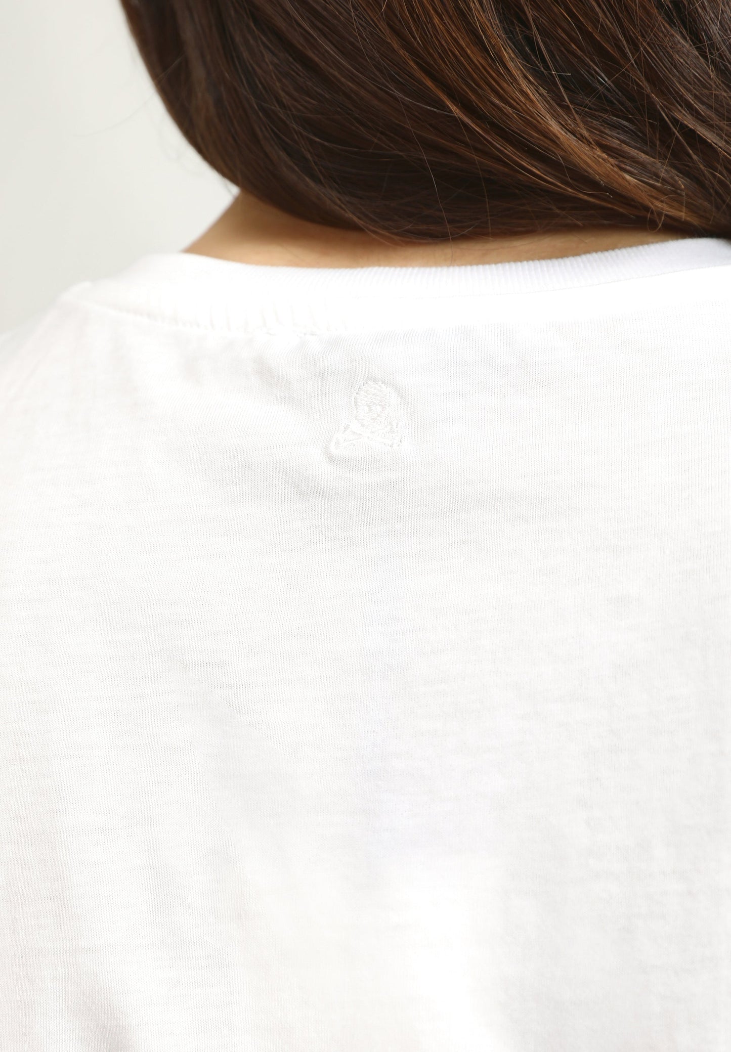 T-SHIRT COM ABERTURA CORAÇÃO