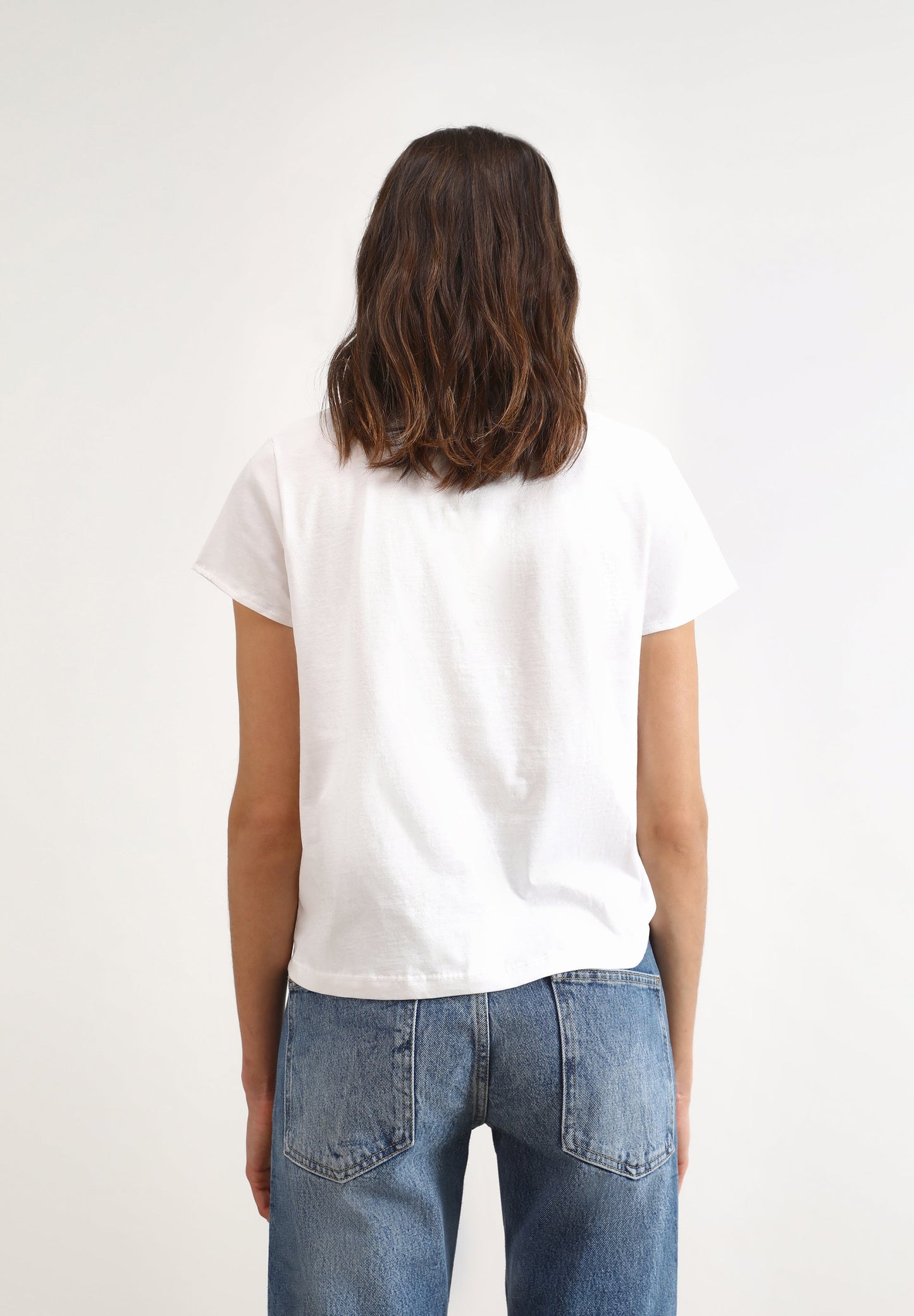 T-SHIRT COM ABERTURA CORAÇÃO