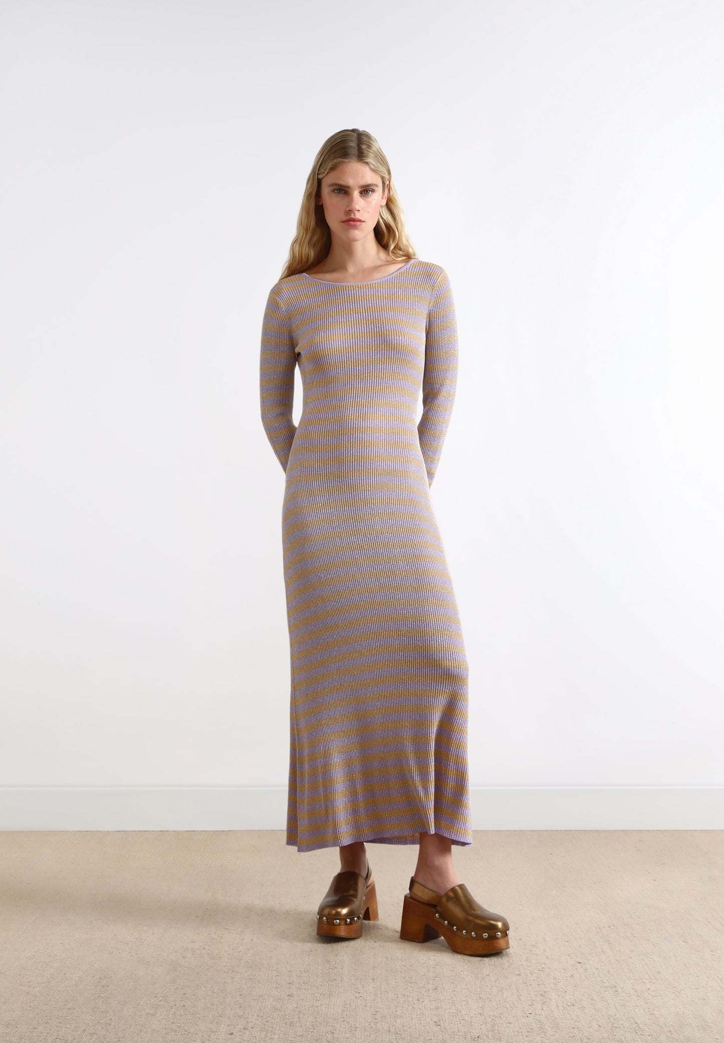 VESTIDO DE NÓ COM FIO METALIZADO