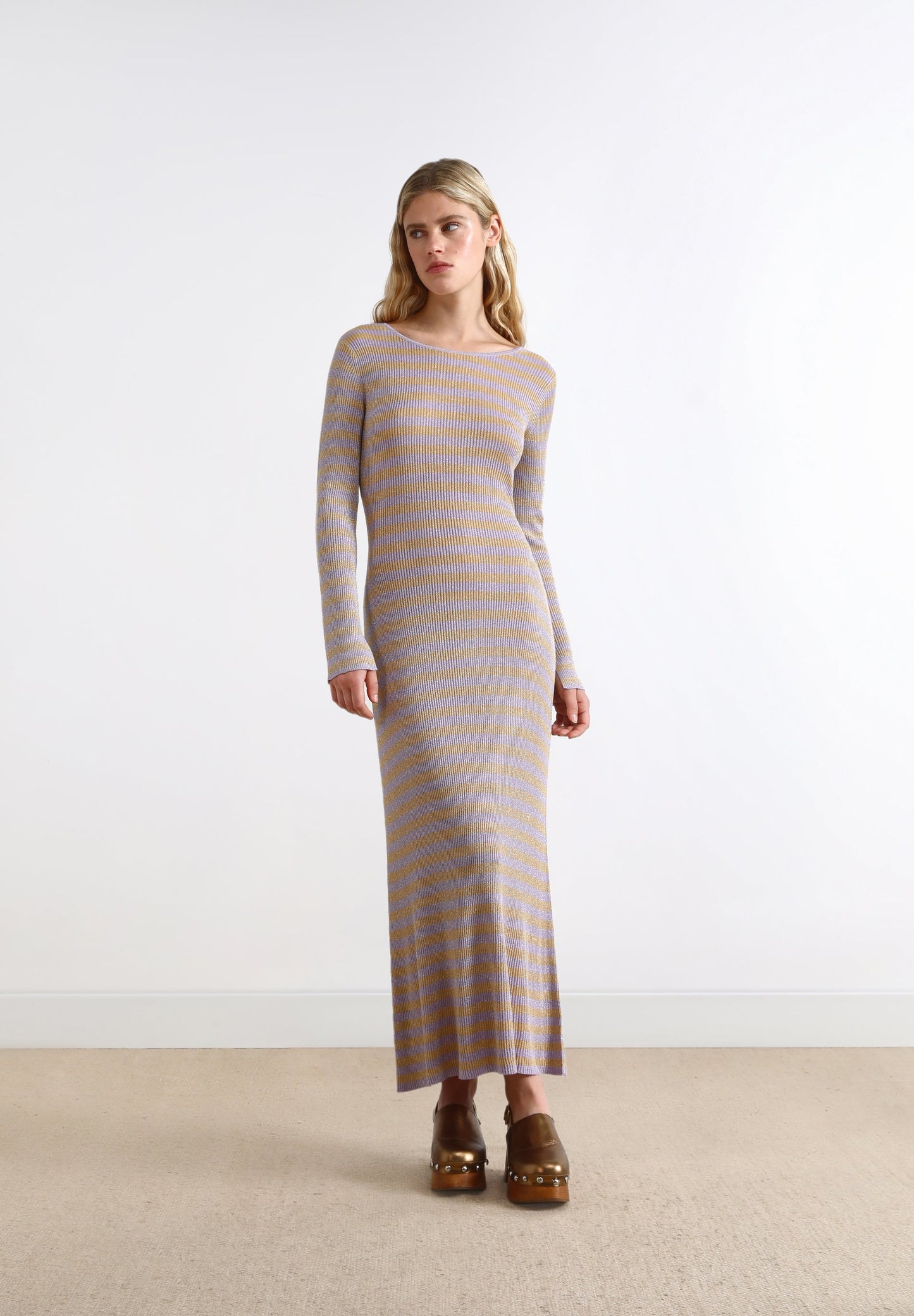 VESTIDO DE NÓ COM FIO METALIZADO