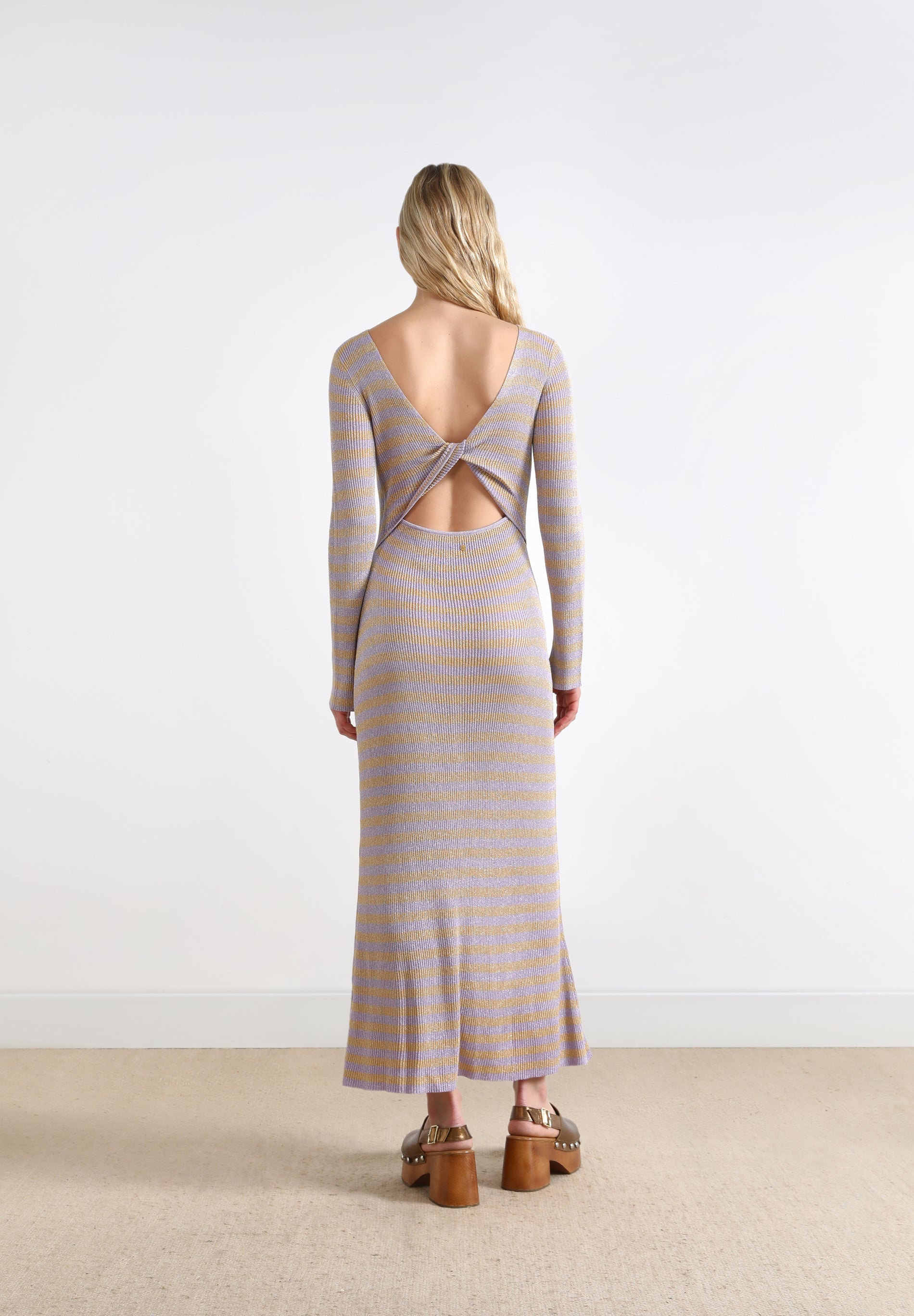 VESTIDO DE NÓ COM FIO METALIZADO