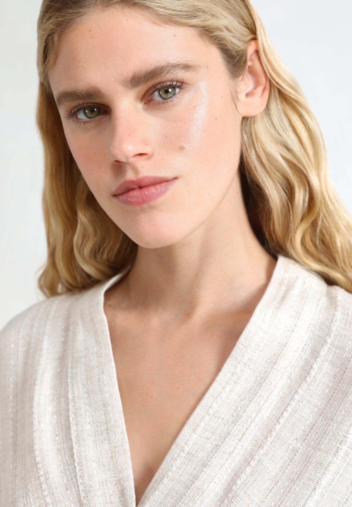 QUIMONO COM PORMENORES METALIZADOS