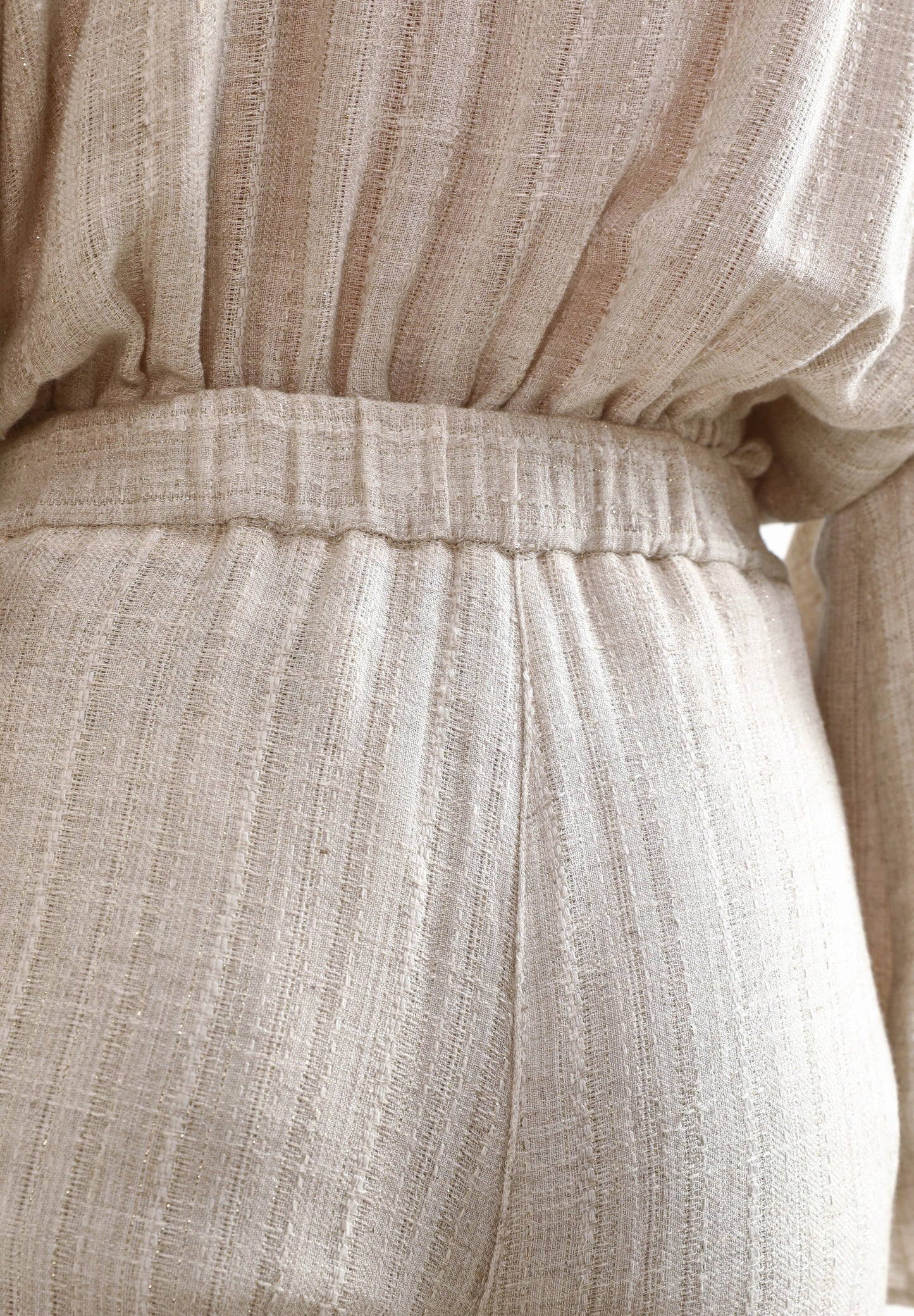 CALÇAS COM PORMENORES METALIZADOS