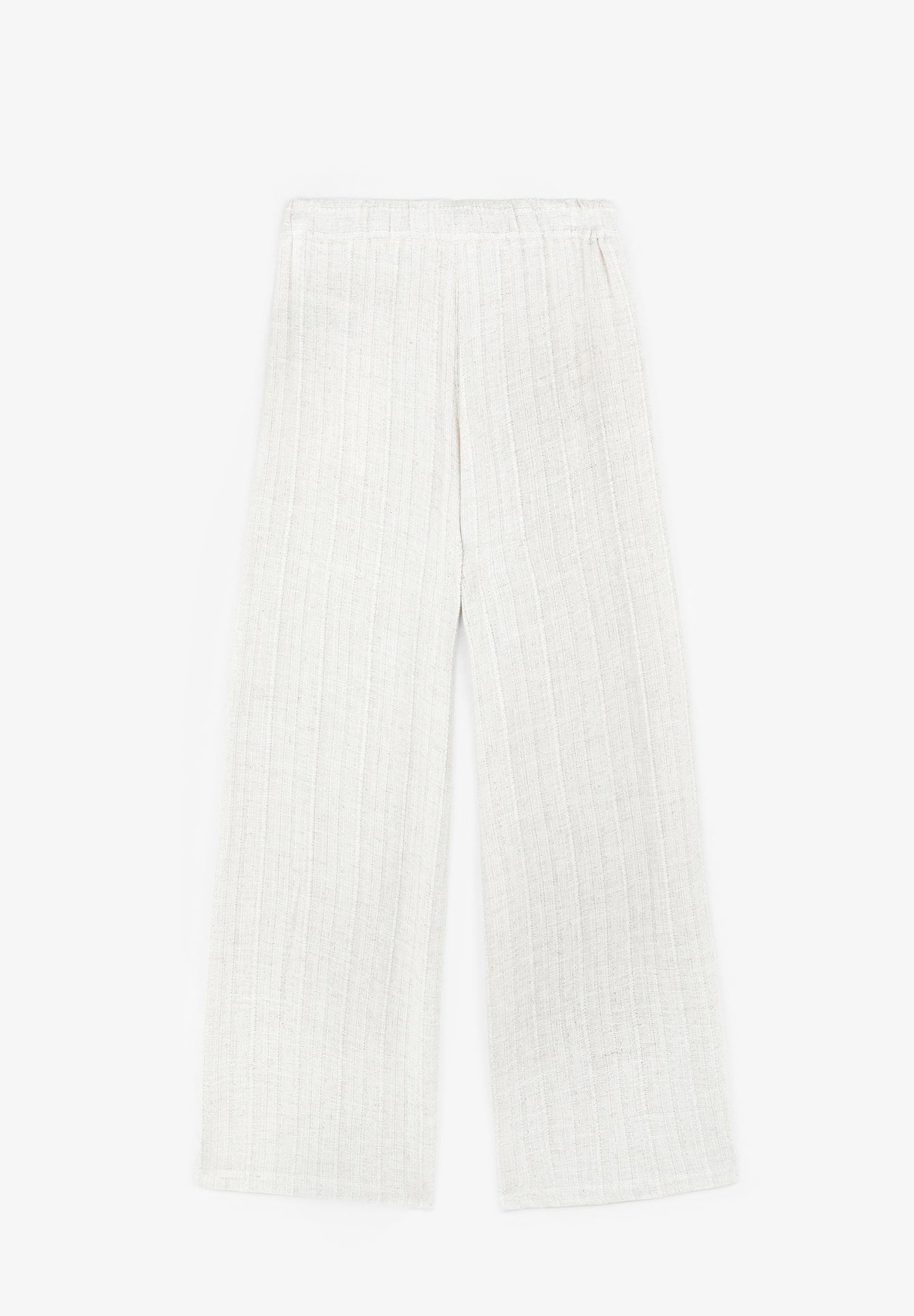 CALÇAS COM PORMENORES METALIZADOS