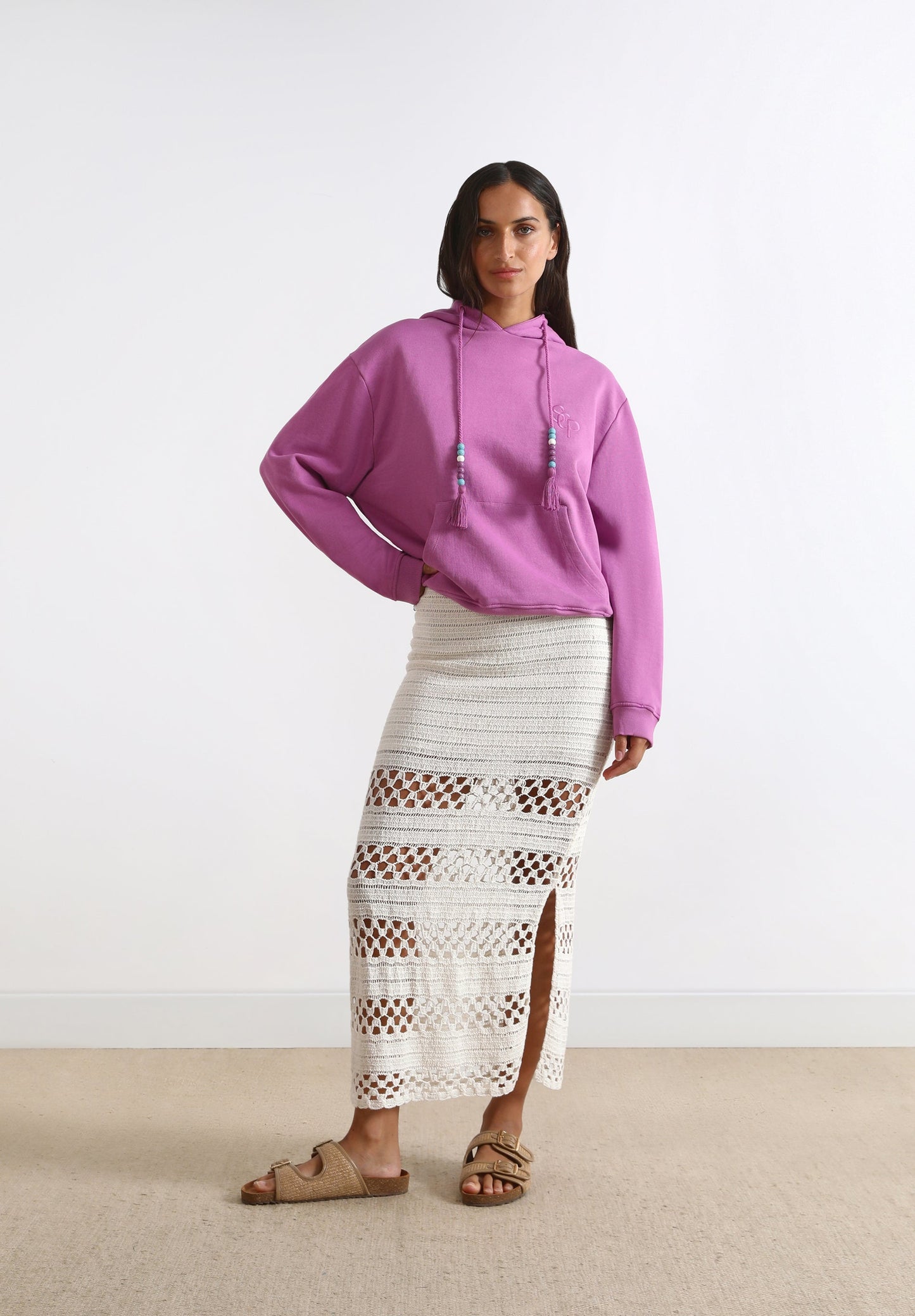 SWEATSHIRT COM BORLAS E CAPUZ