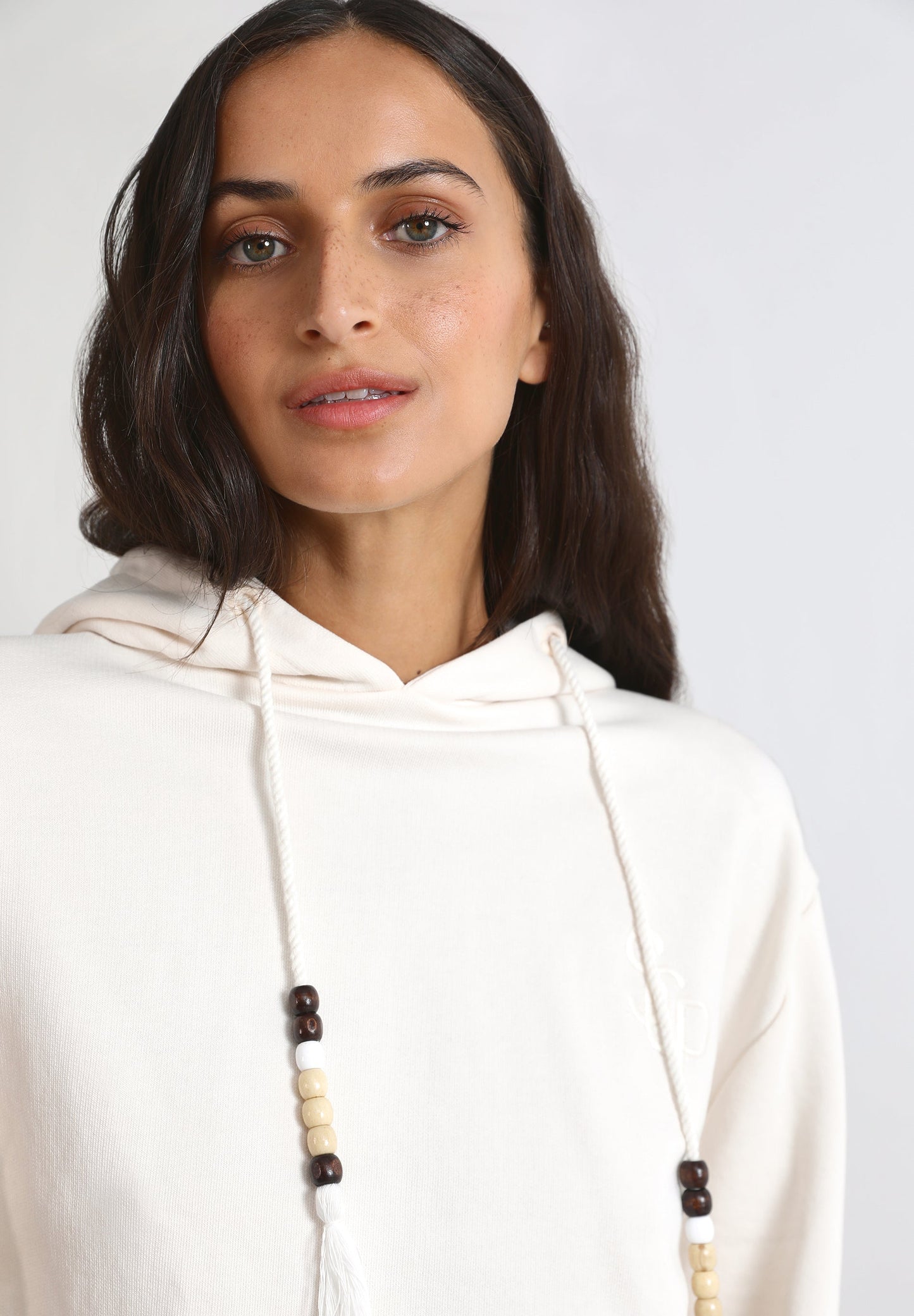 SWEATSHIRT COM BORLAS E CAPUZ