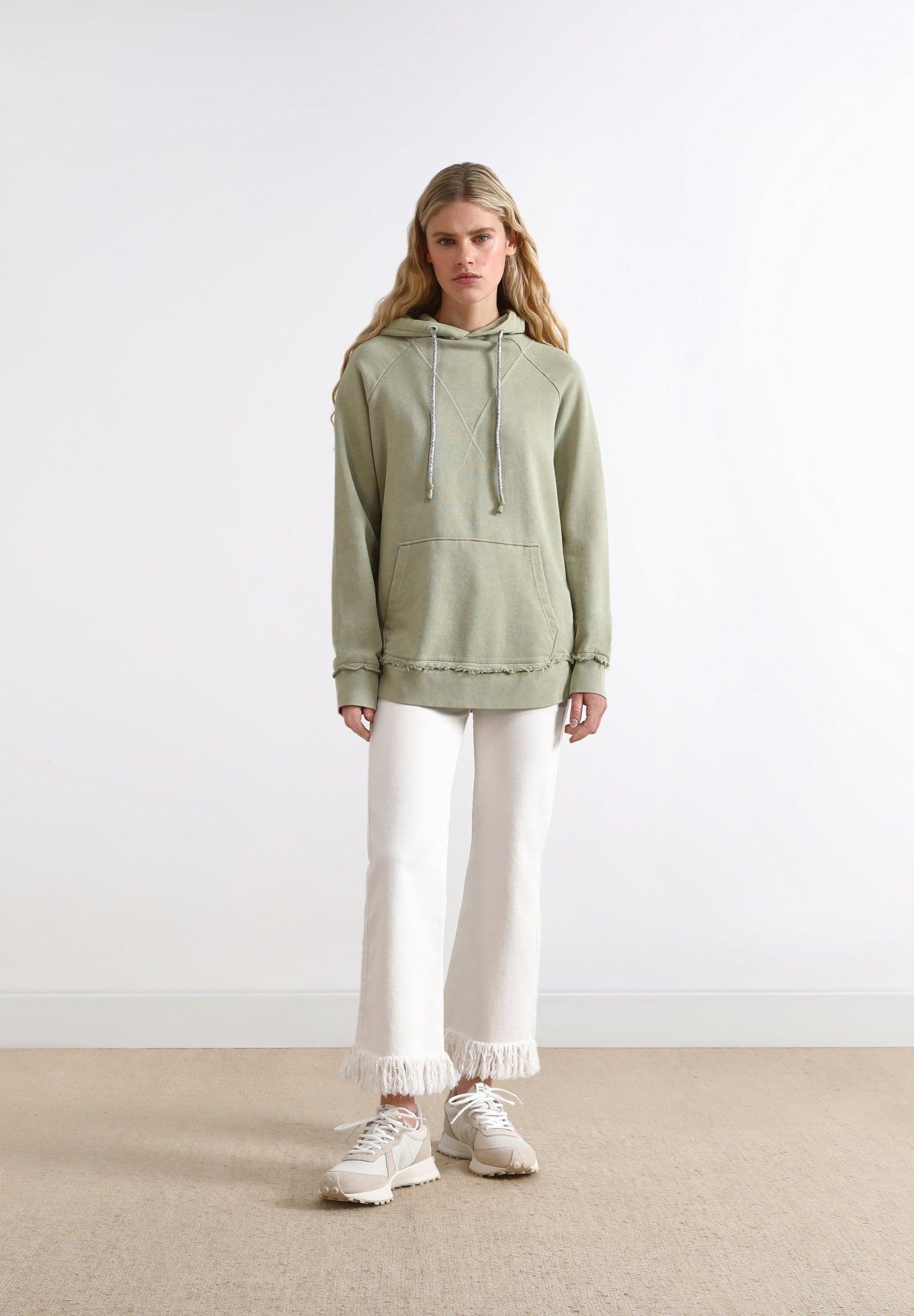 SWEATSHIRT DESBOTADA COM LOGO