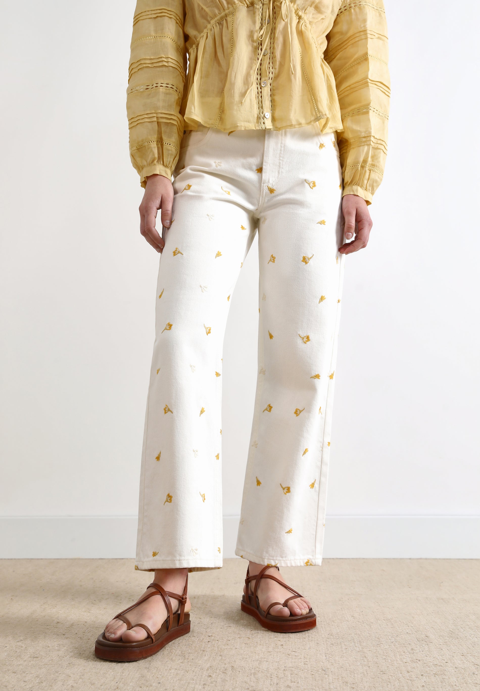 SANDÁLIAS EM PELE COM TIRAS