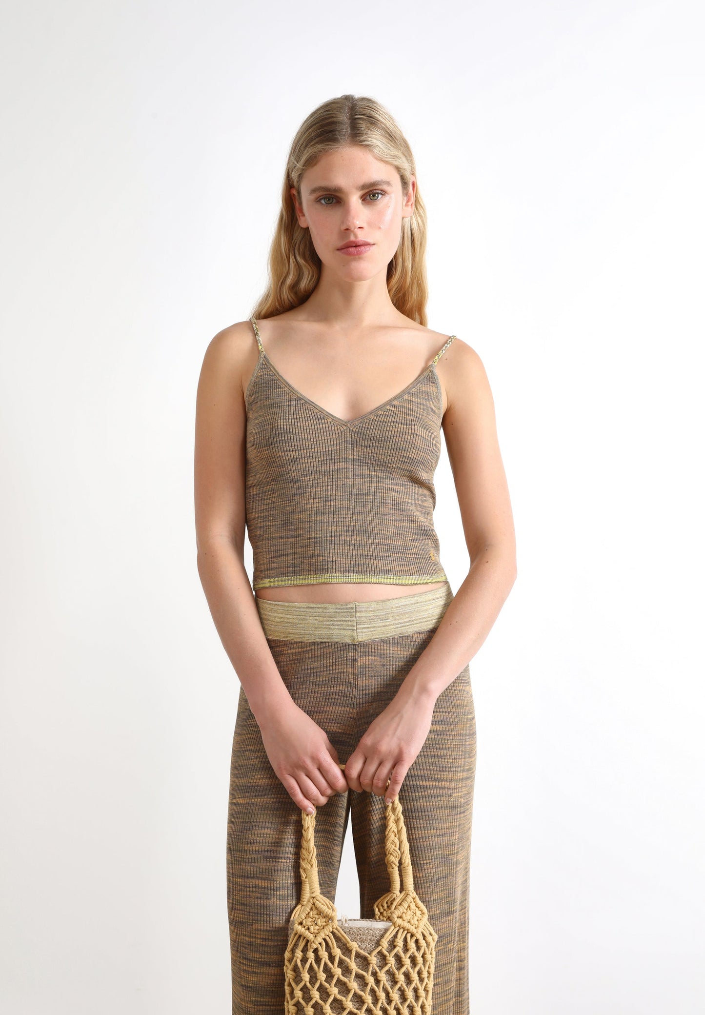 TOP DE MALHA COM ALÇAS